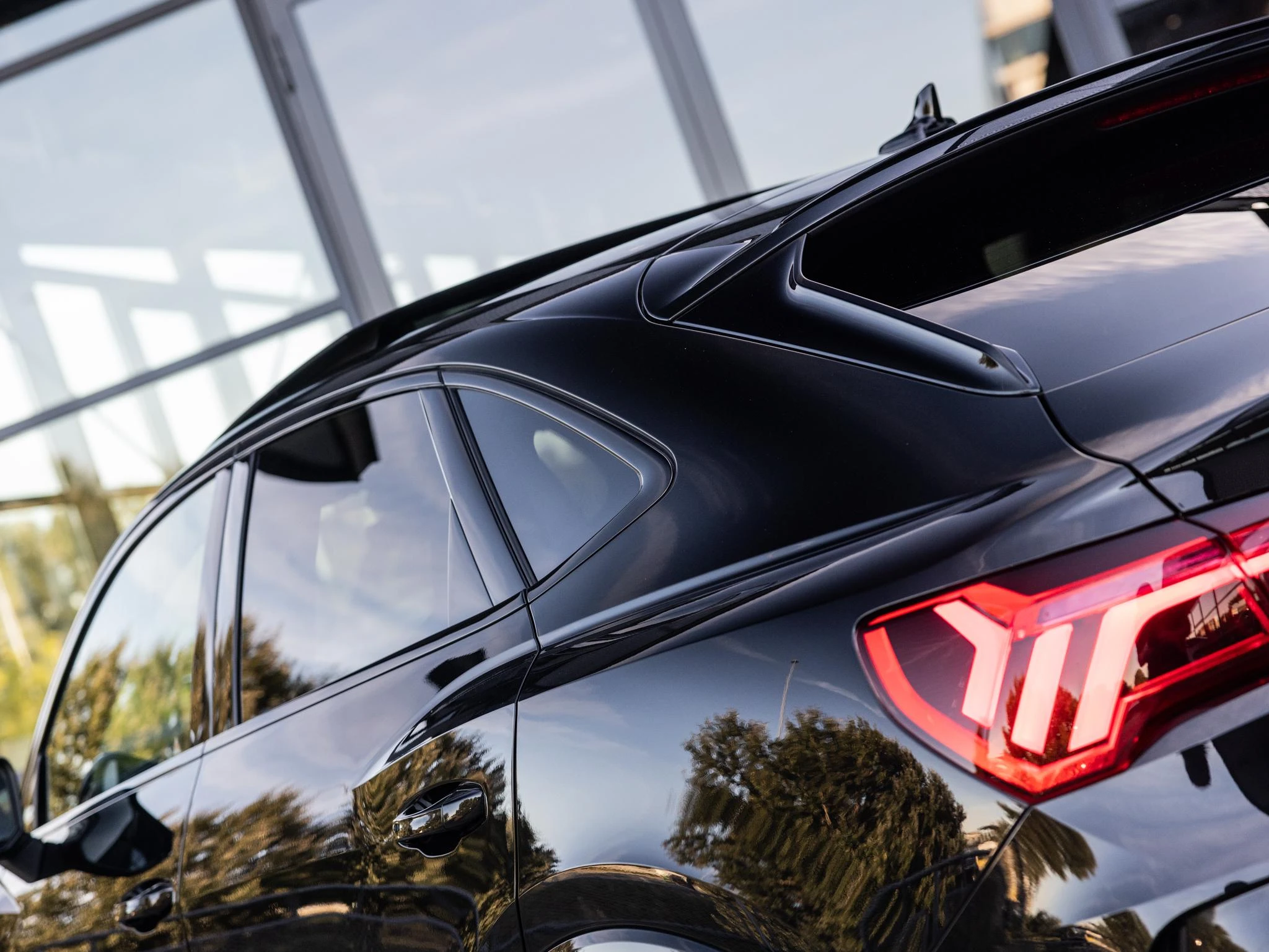 Audi-RSQ3-image-10