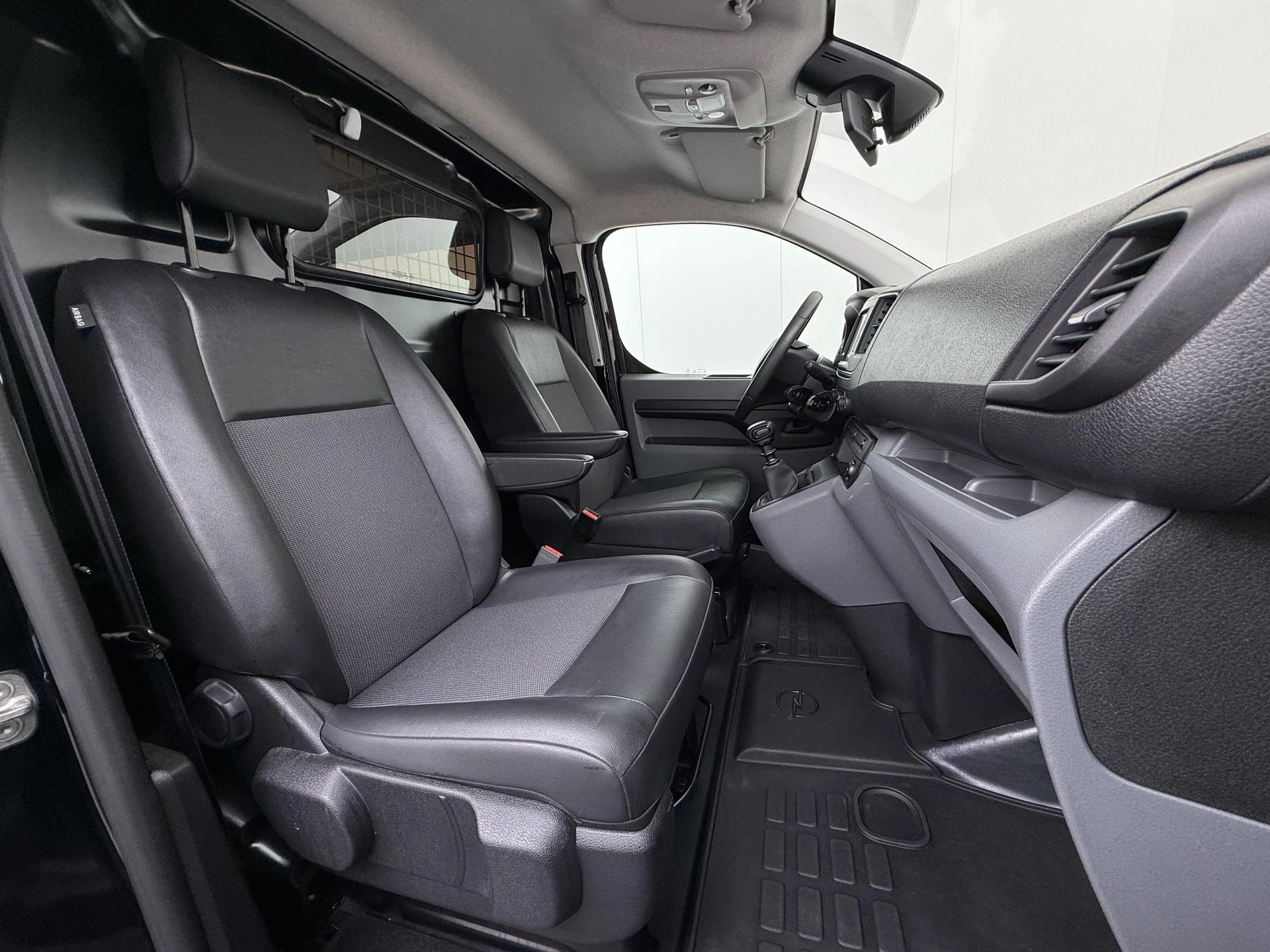 Opel-Vivaro-image-23