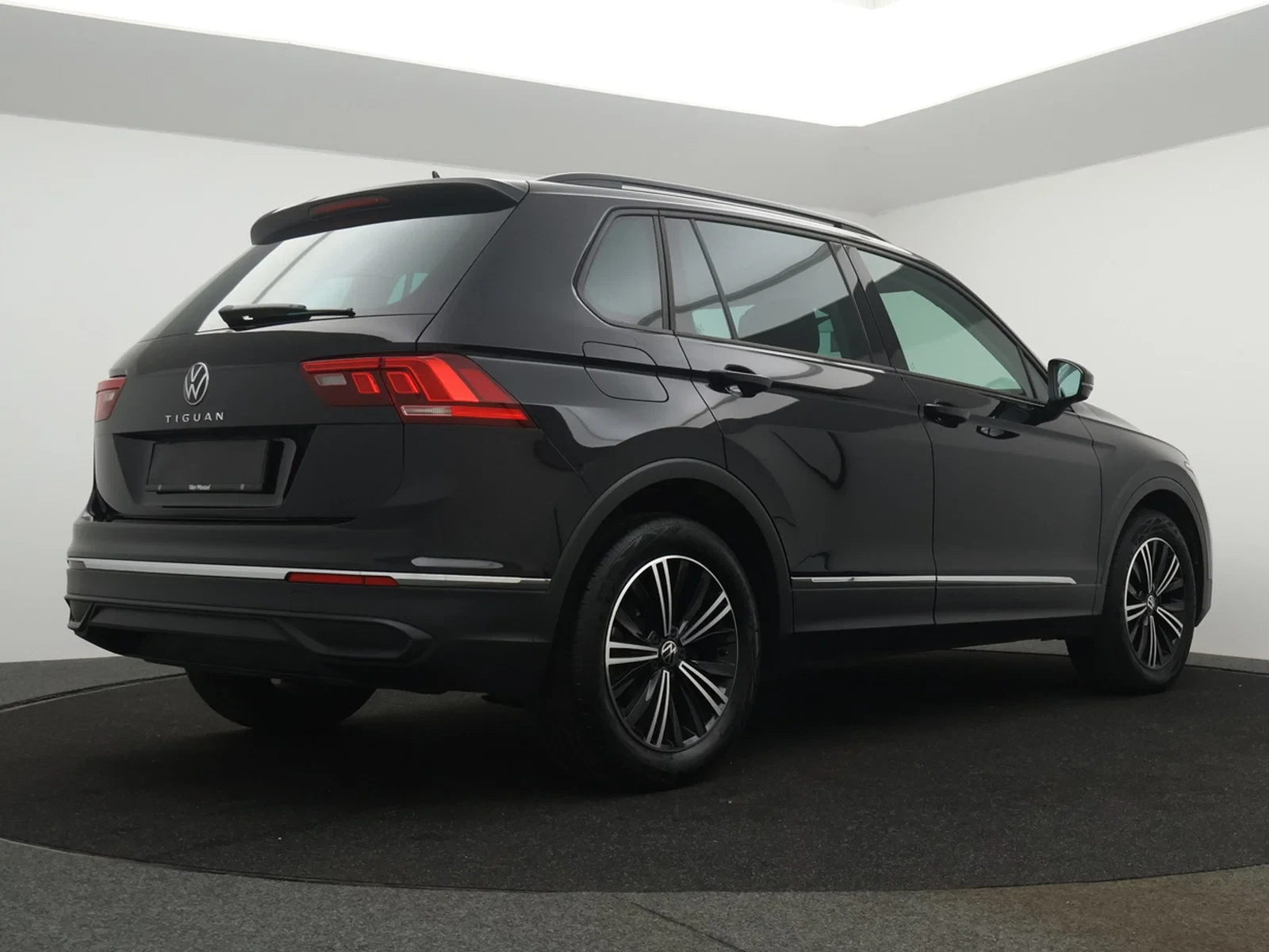 Volkswagen-Tiguan-image-1