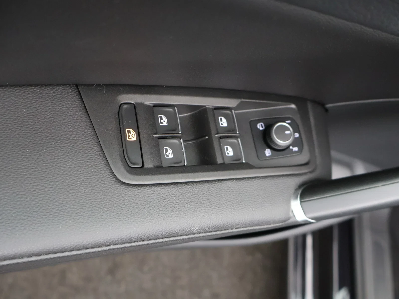 Volkswagen Touran Touran Highline 1.5TSI 150PK *AUTOMAAT*PANODAK*7 ZITPLAATSEN*CAMERA*LEDER*ACC*PDC*NAVI*APP-CONNECT*...*