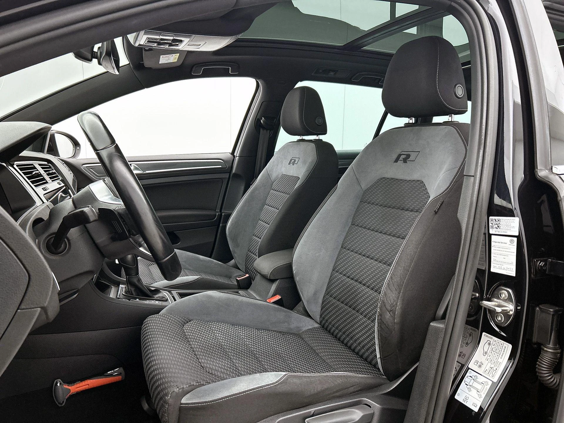Volkswagen-Golf-image-35