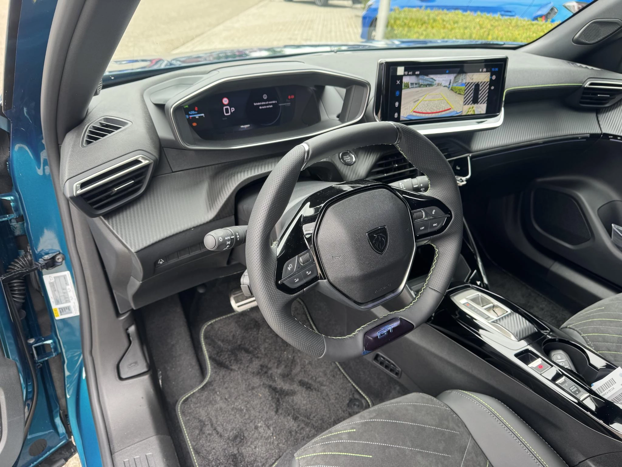 Peugeot 2008 Hybrid 145 GT