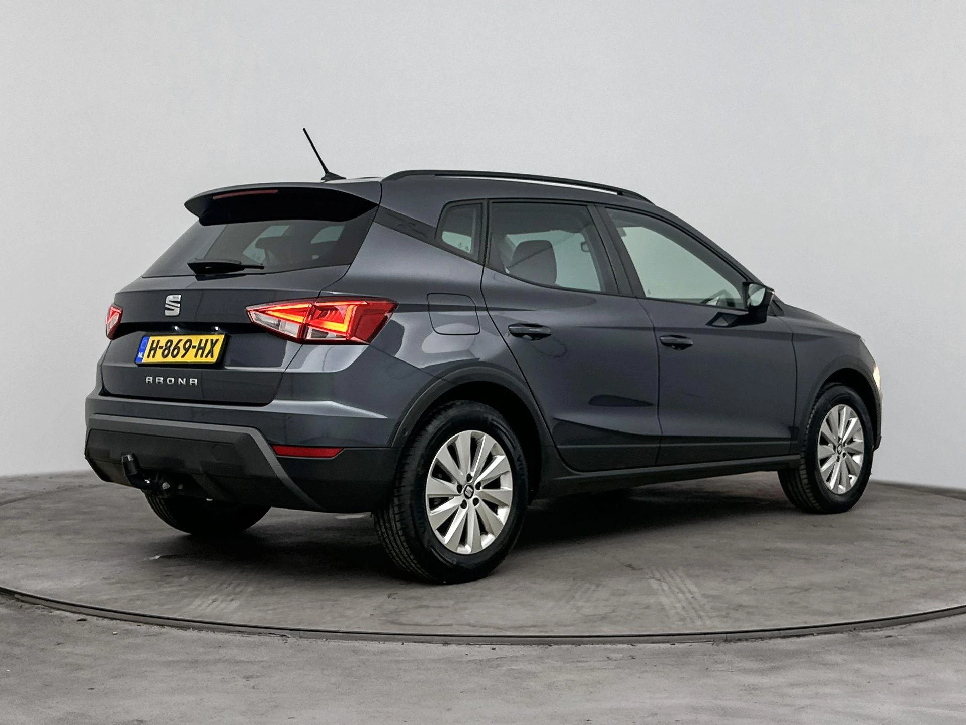 SEAT-Arona-image-3
