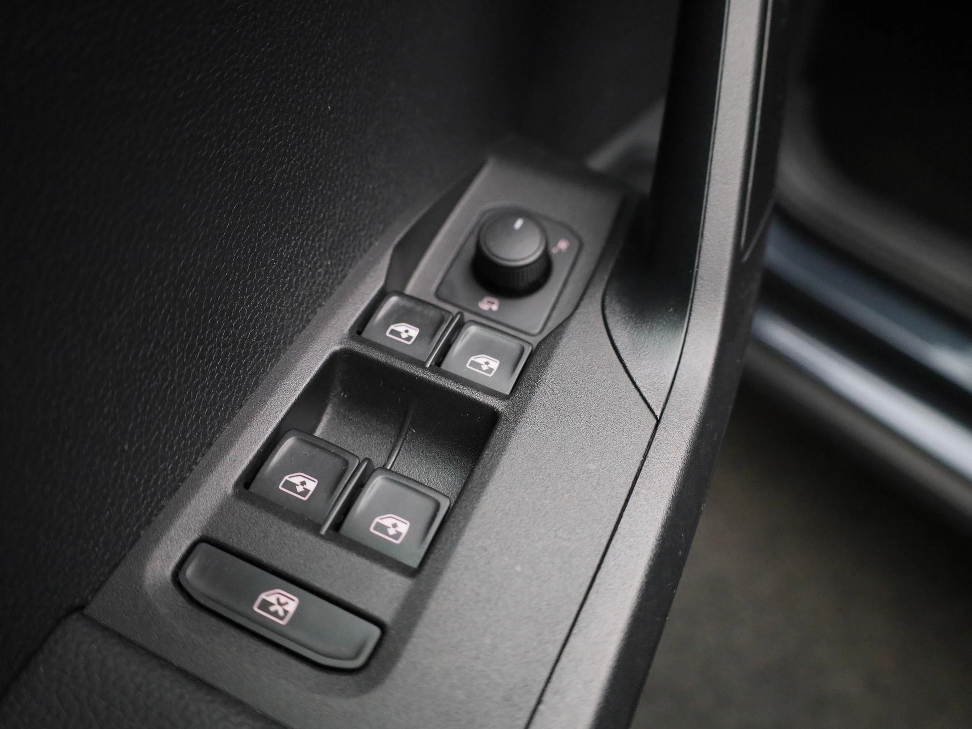 SEAT-Arona-image-24