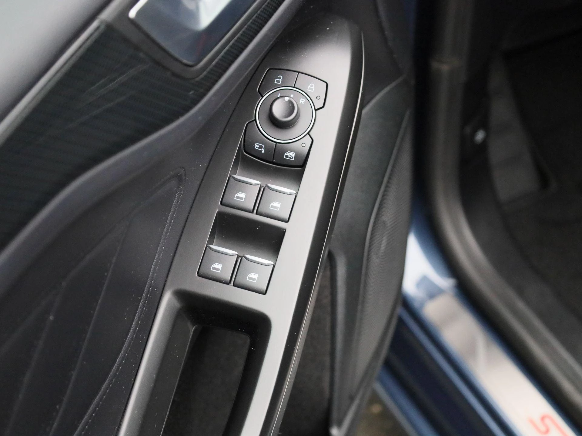 Ford Focus 1.0 EcoBoost Hybrid ST Line X
