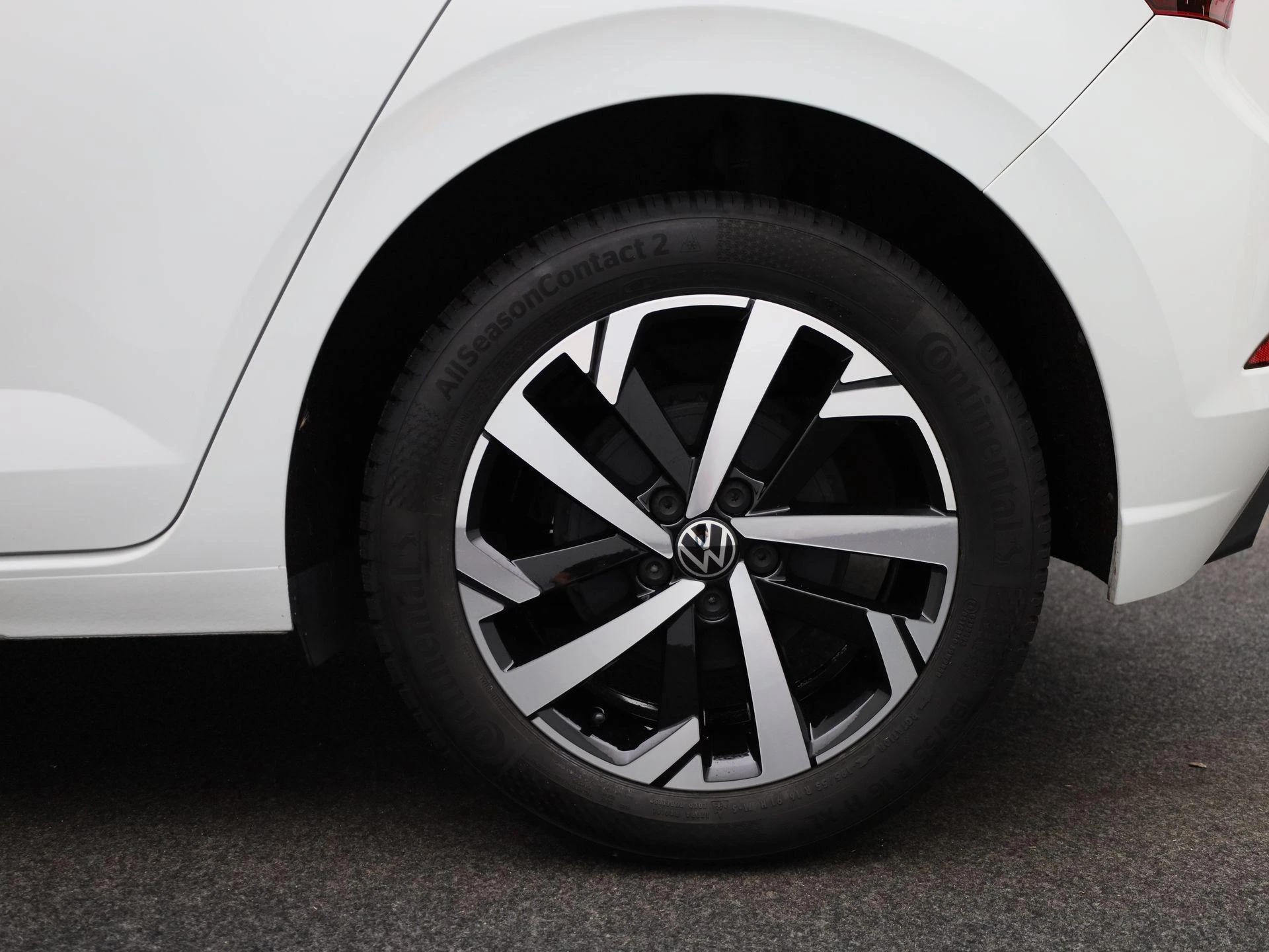 Volkswagen-Polo-image-12