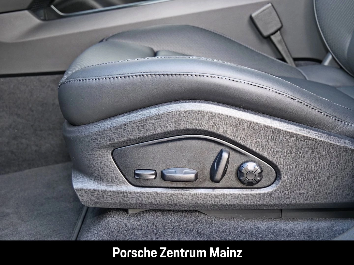 Porsche Macan 4 Surround-View Luftfederung Sitzbelüftung -