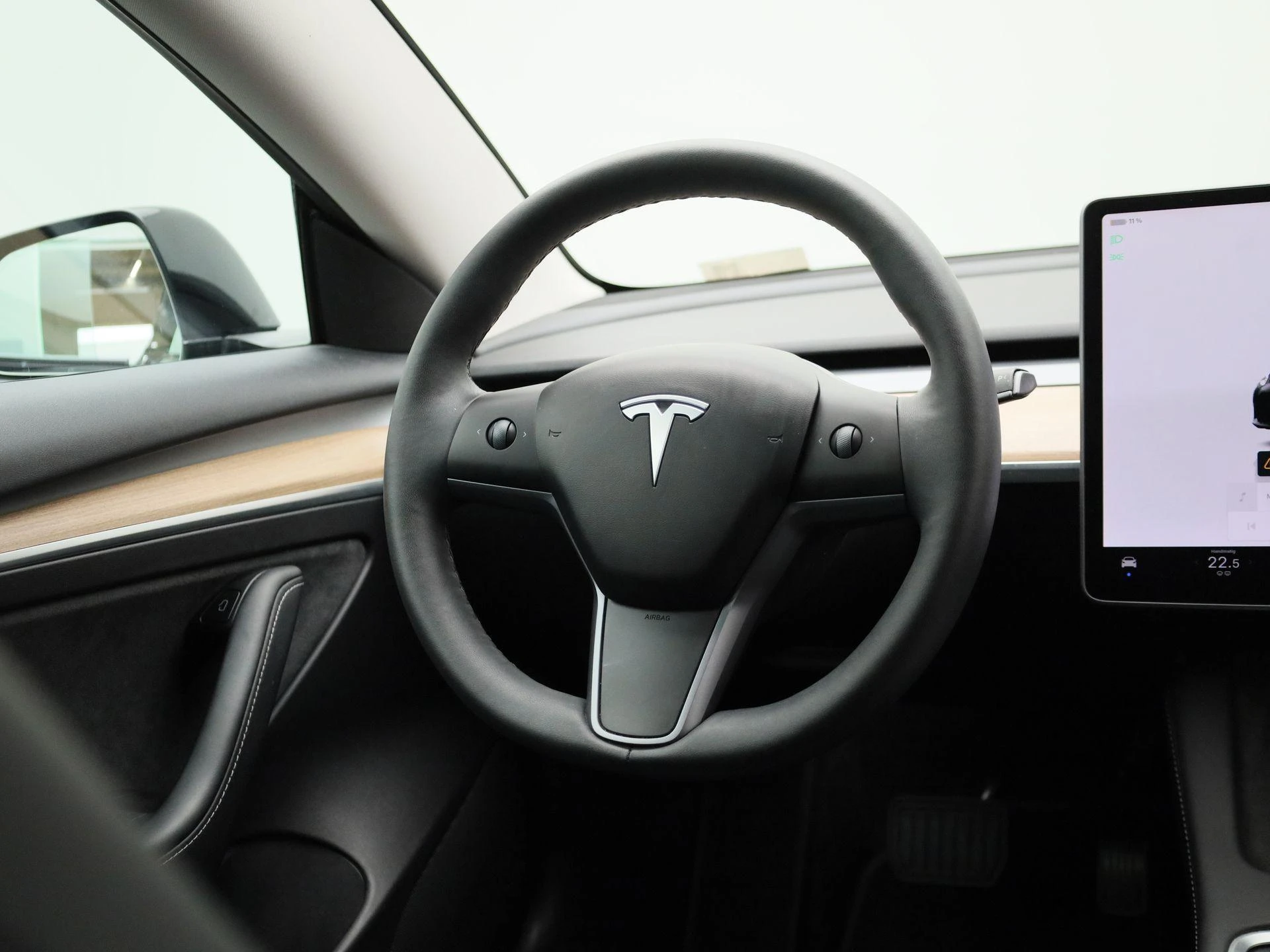 Tesla-Model 3-image-8