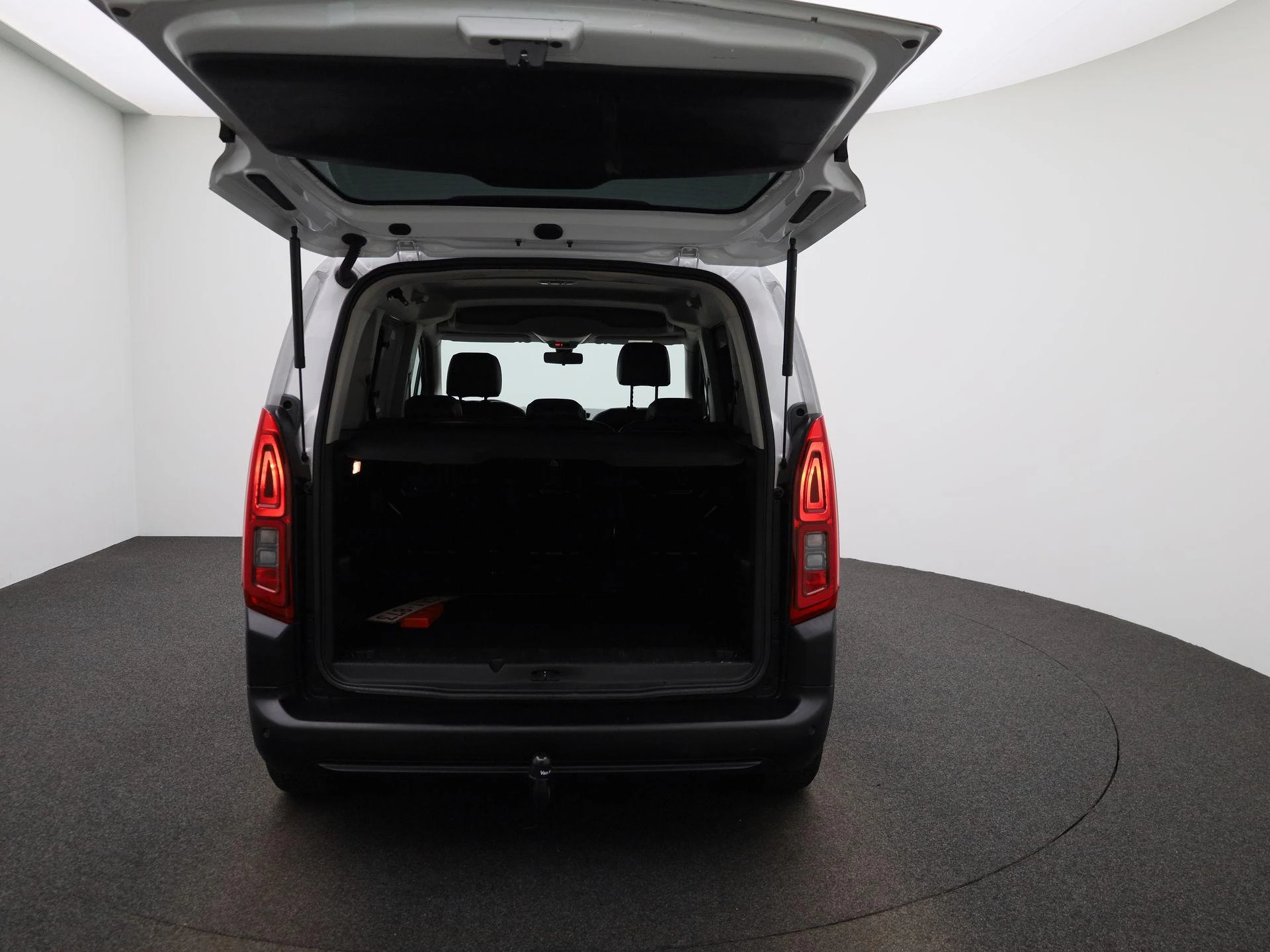 Opel-Combo Life-image-13