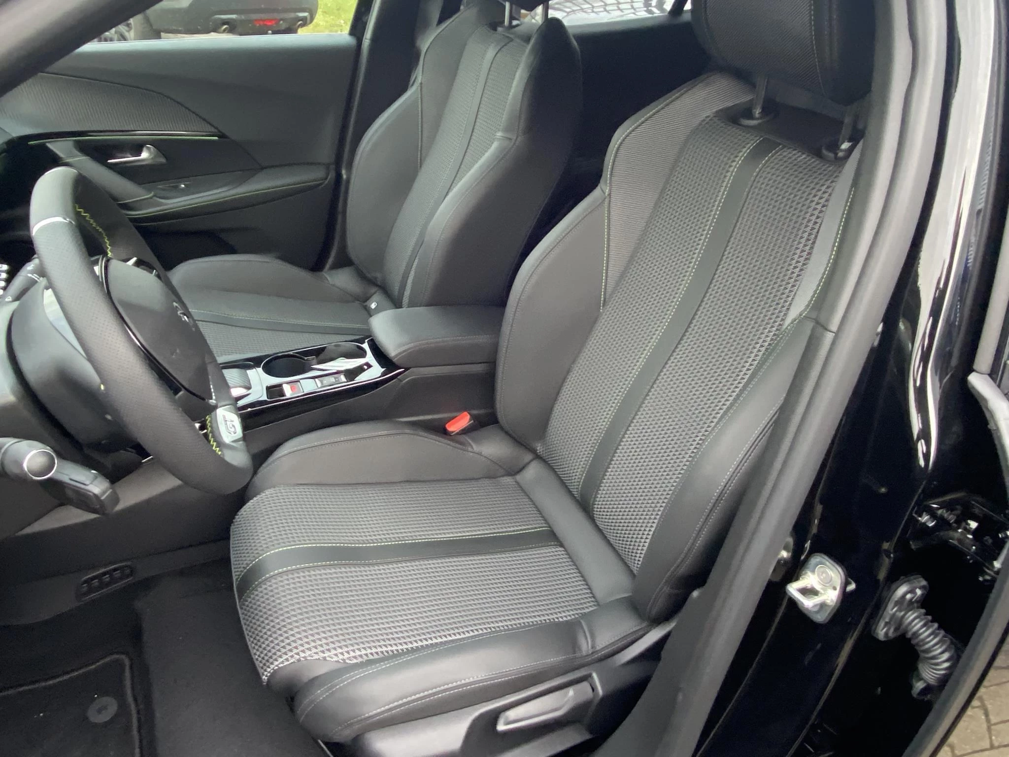 Peugeot e-2008 EV GT 50 kWh