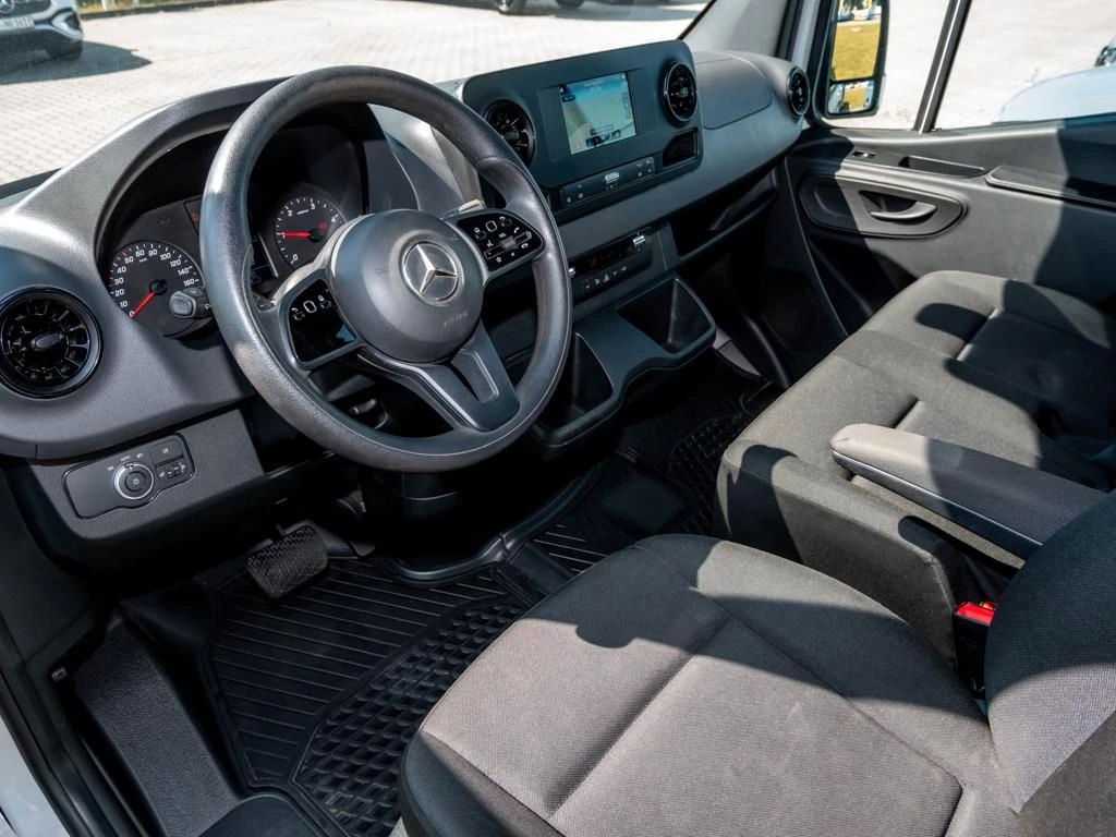 Mercedes-Benz-Sprinter 317-image-8