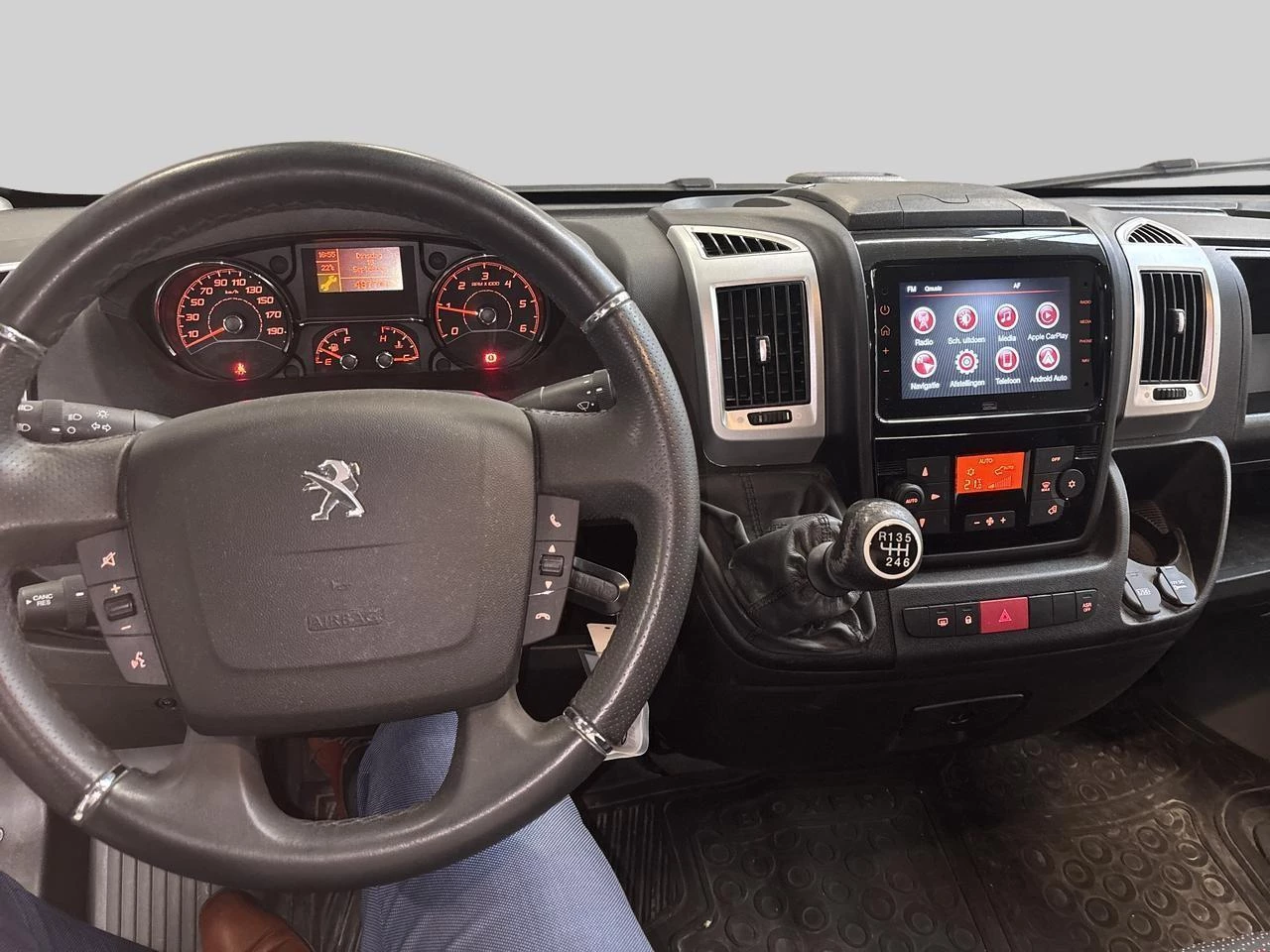 Peugeot-Boxer-image-12