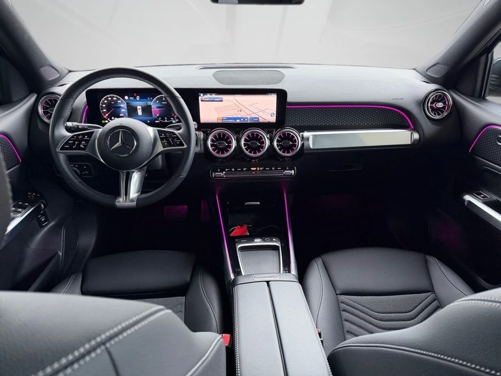 Mercedes-Benz-GLB 200 d-image-11