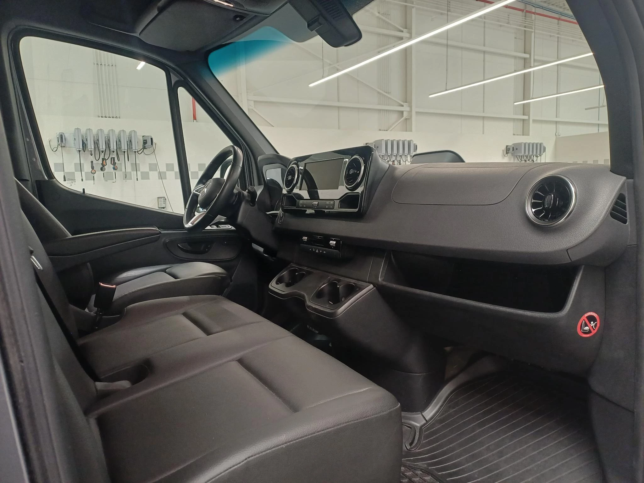 Mercedes-Benz Sprinter 319 CDI GB L2 RWD 3.5T + DUBBEL CABINE + LUCHTVERING +