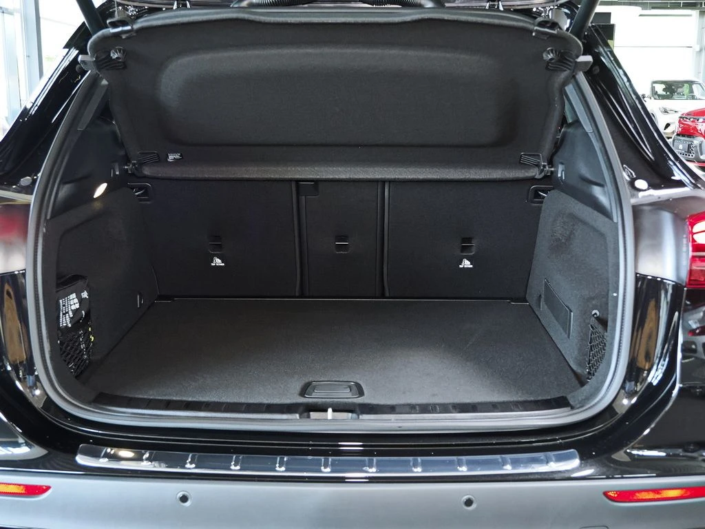 Mercedes-Benz-GLA 200 d-image-13
