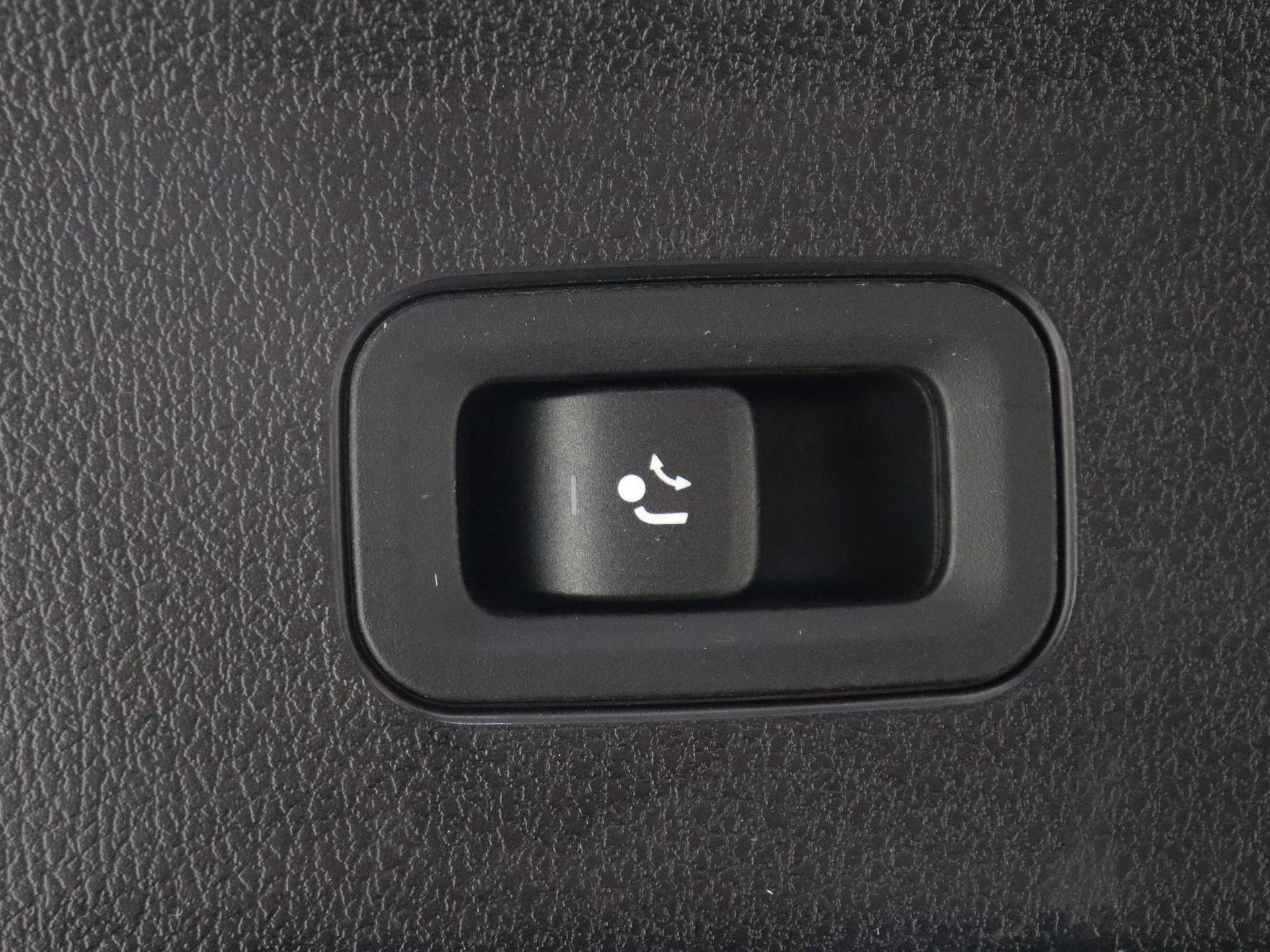 Mercedes-Benz-GLE-image-45