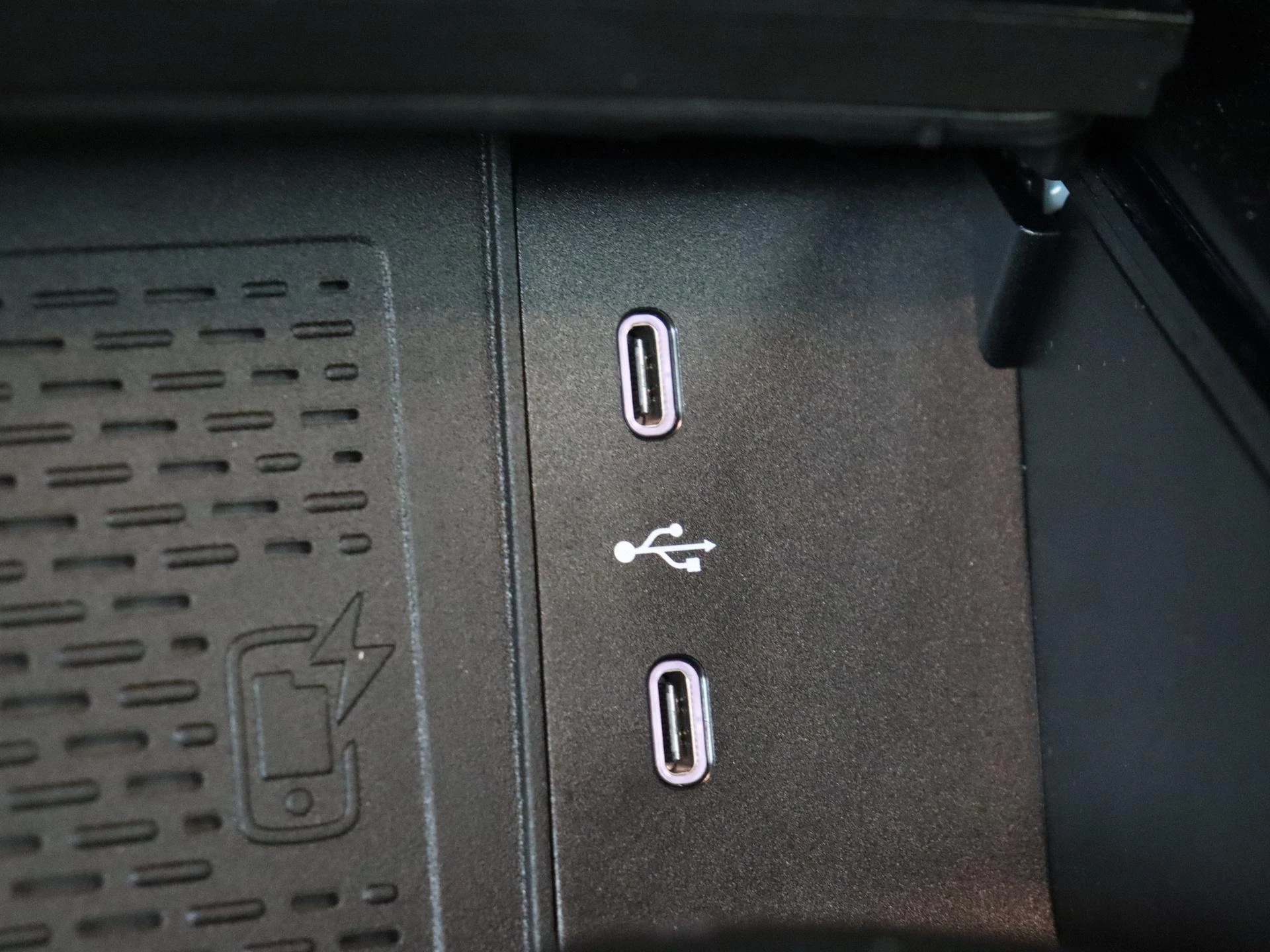 Mercedes-Benz-GLS-image-26