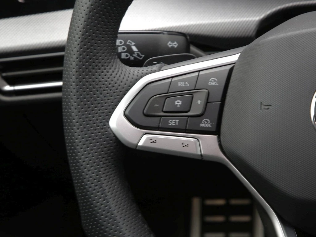 Volkswagen-Golf-image-16