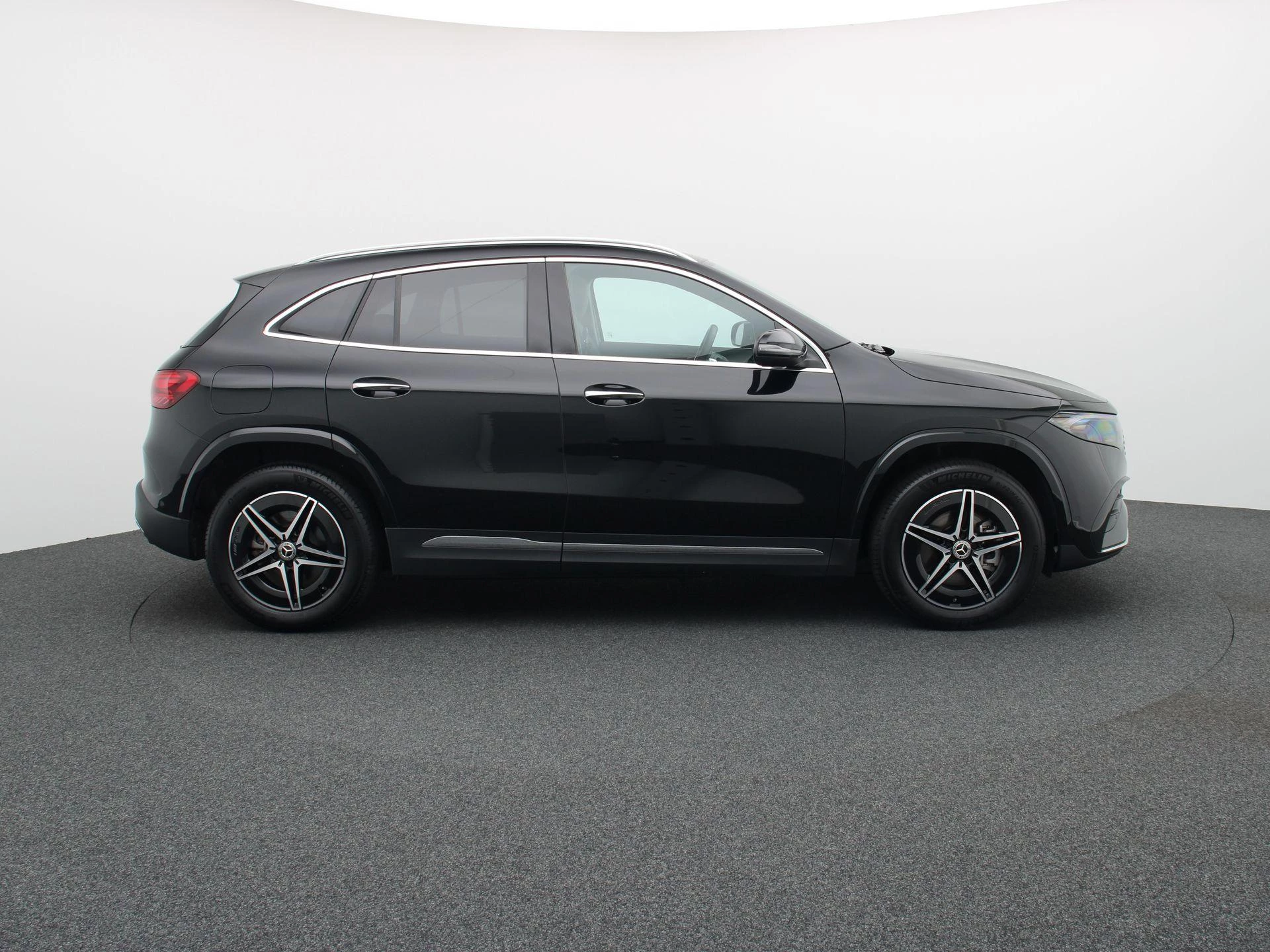 Mercedes-Benz EQA 250+ AMG Line + PANORAMISCH DAK + CARPLAY + CAMERA +