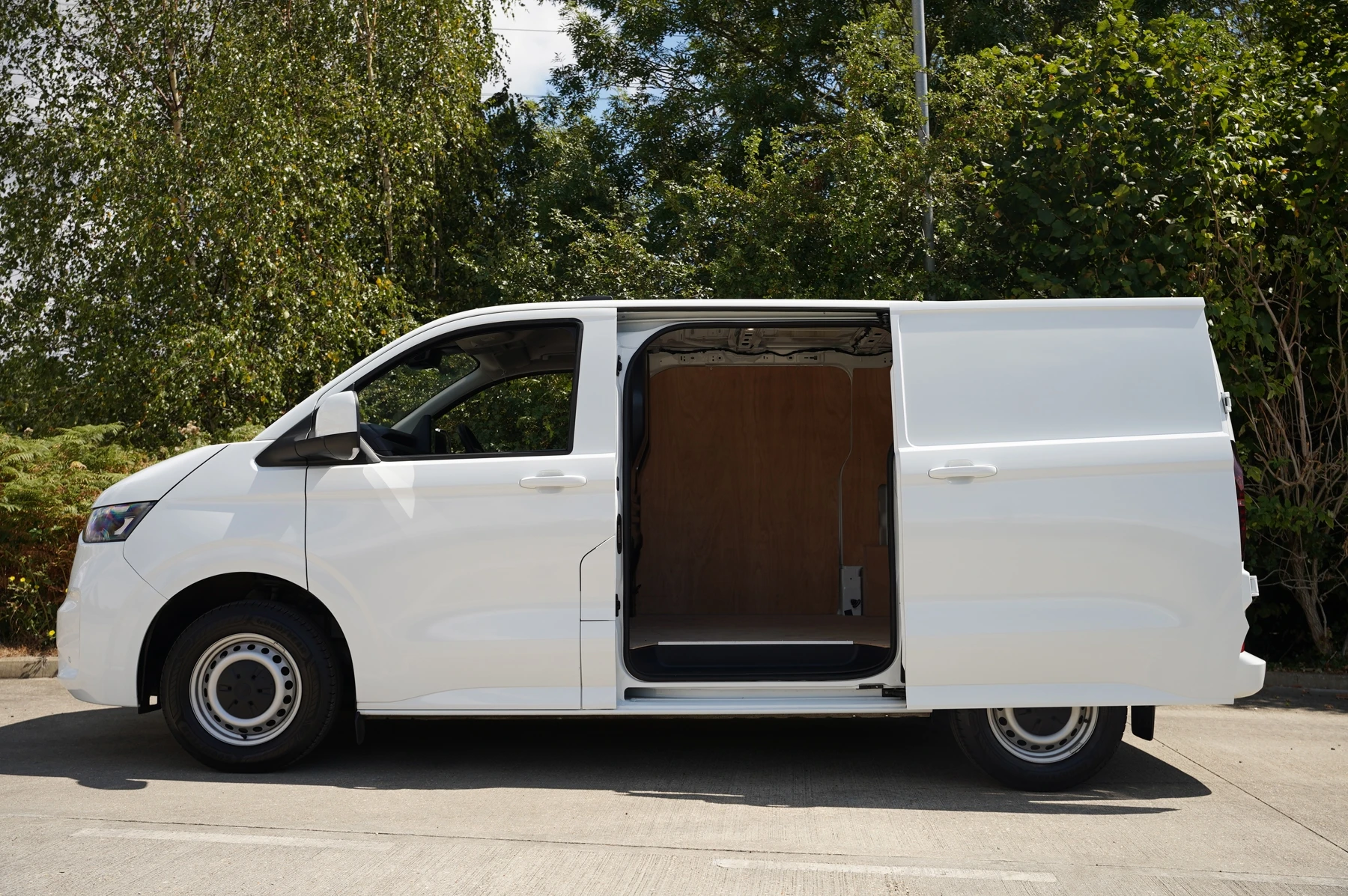 Volkswagen-Transporter-image-30