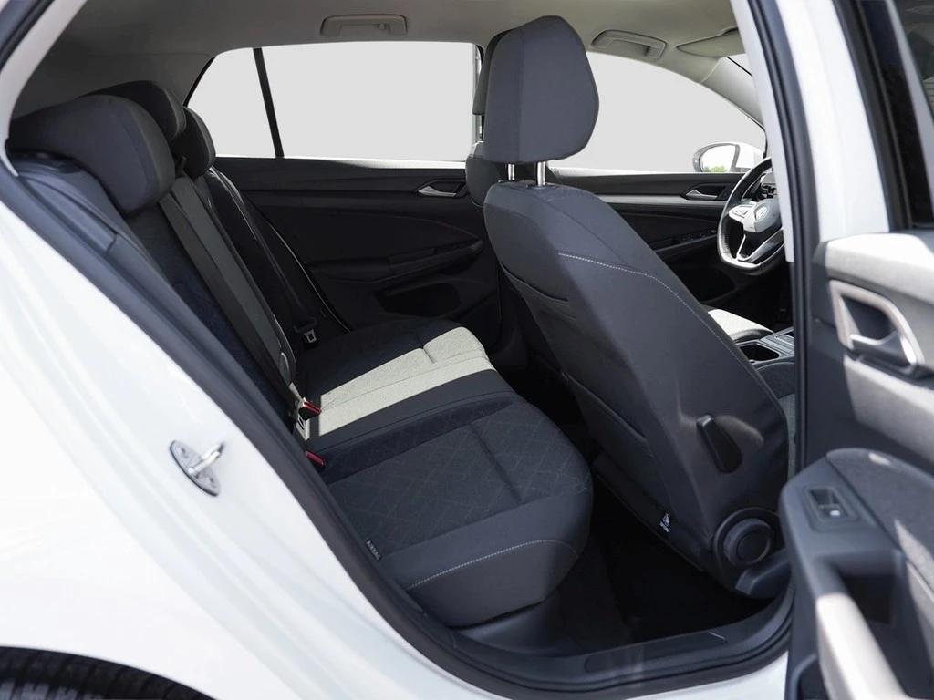 Volkswagen-Golf-image-9