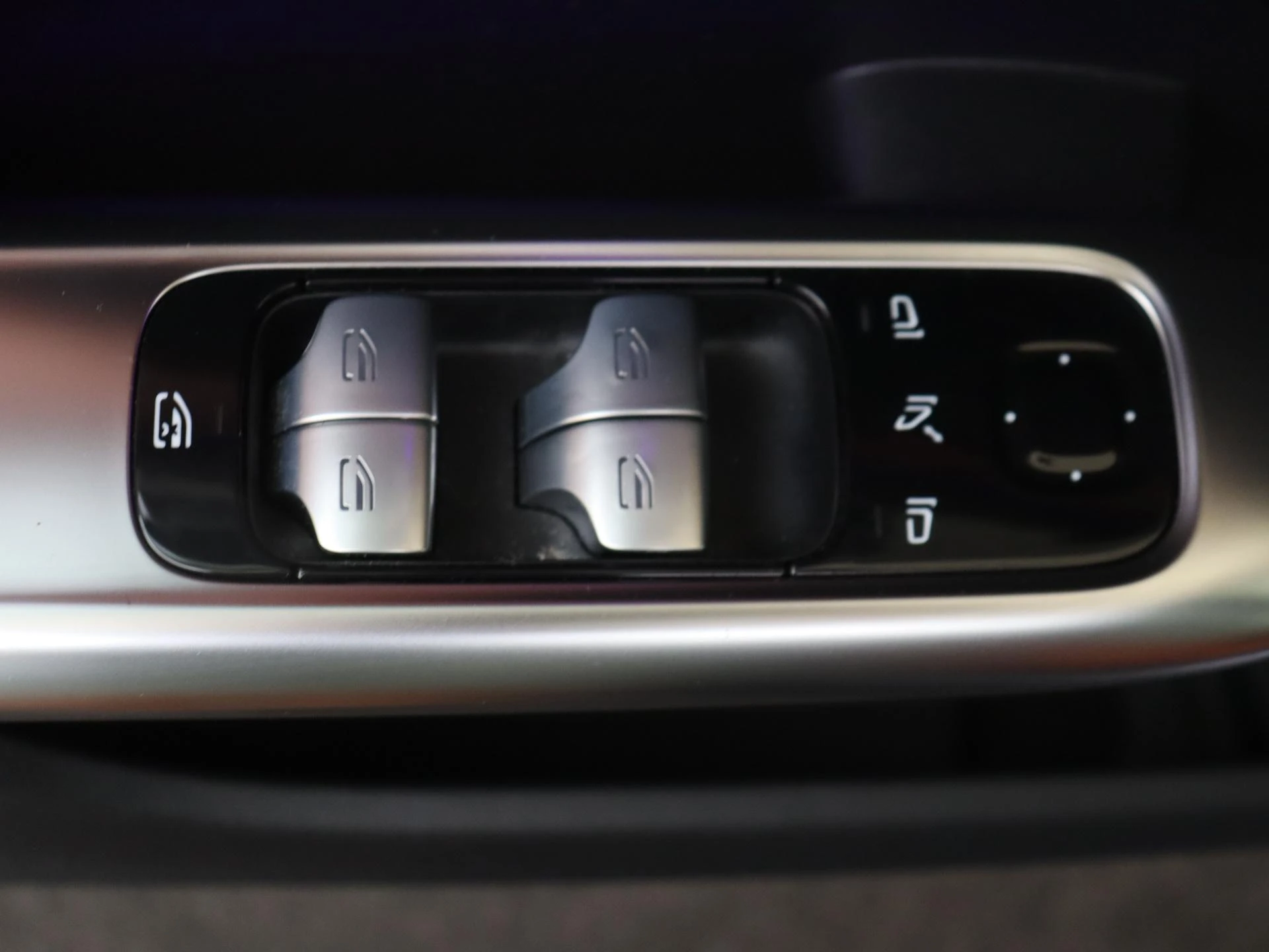 Mercedes-Benz-C-Klasse-image-25