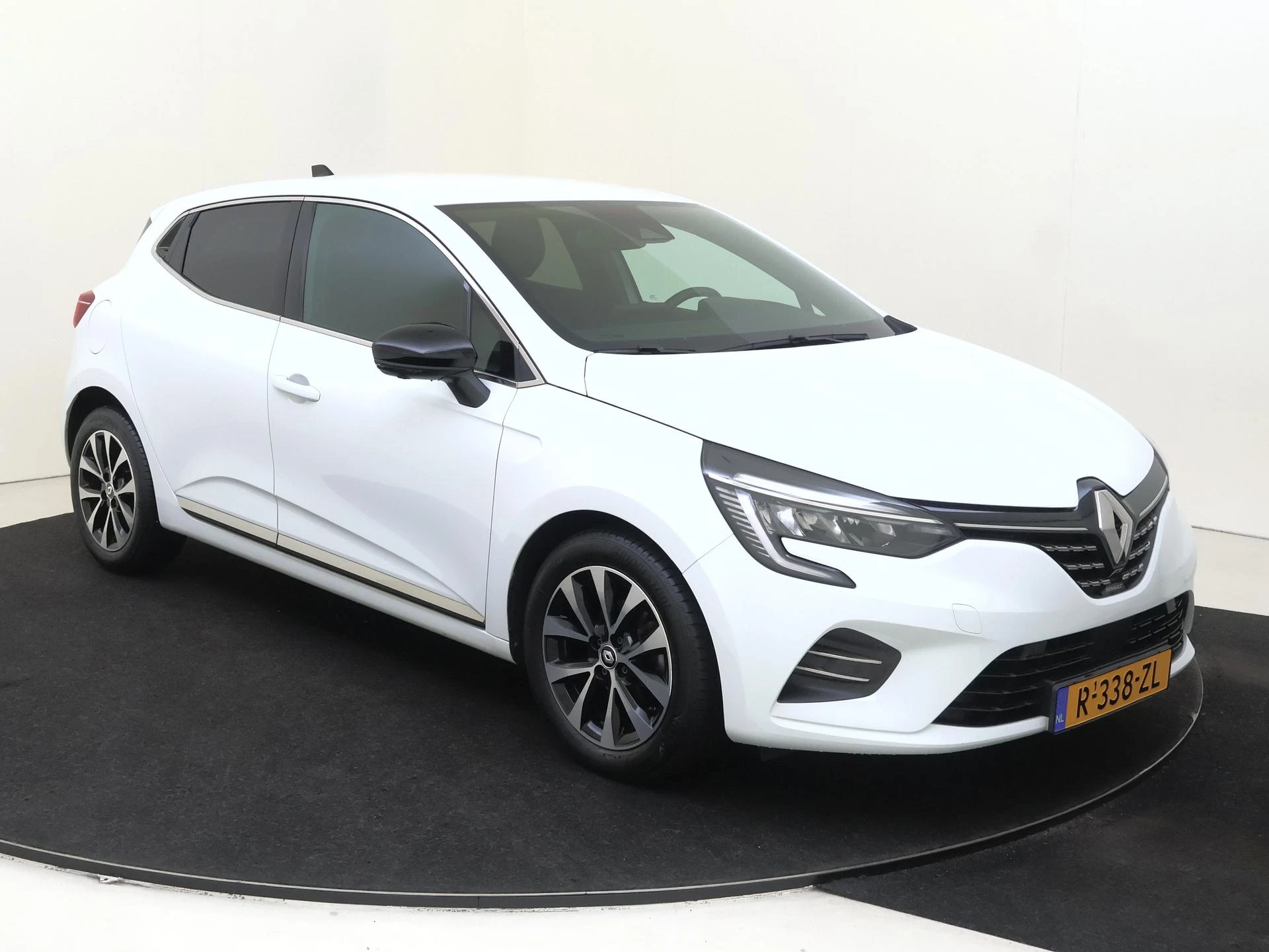 Renault-Clio-image-1