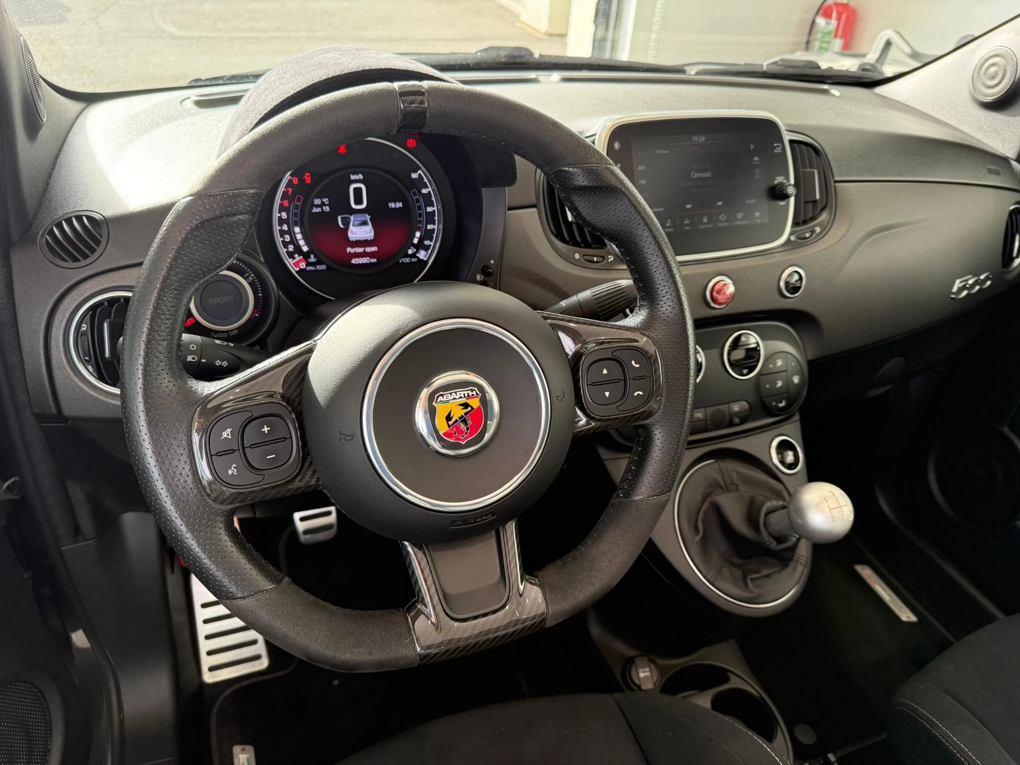 Abarth-500C-image-11