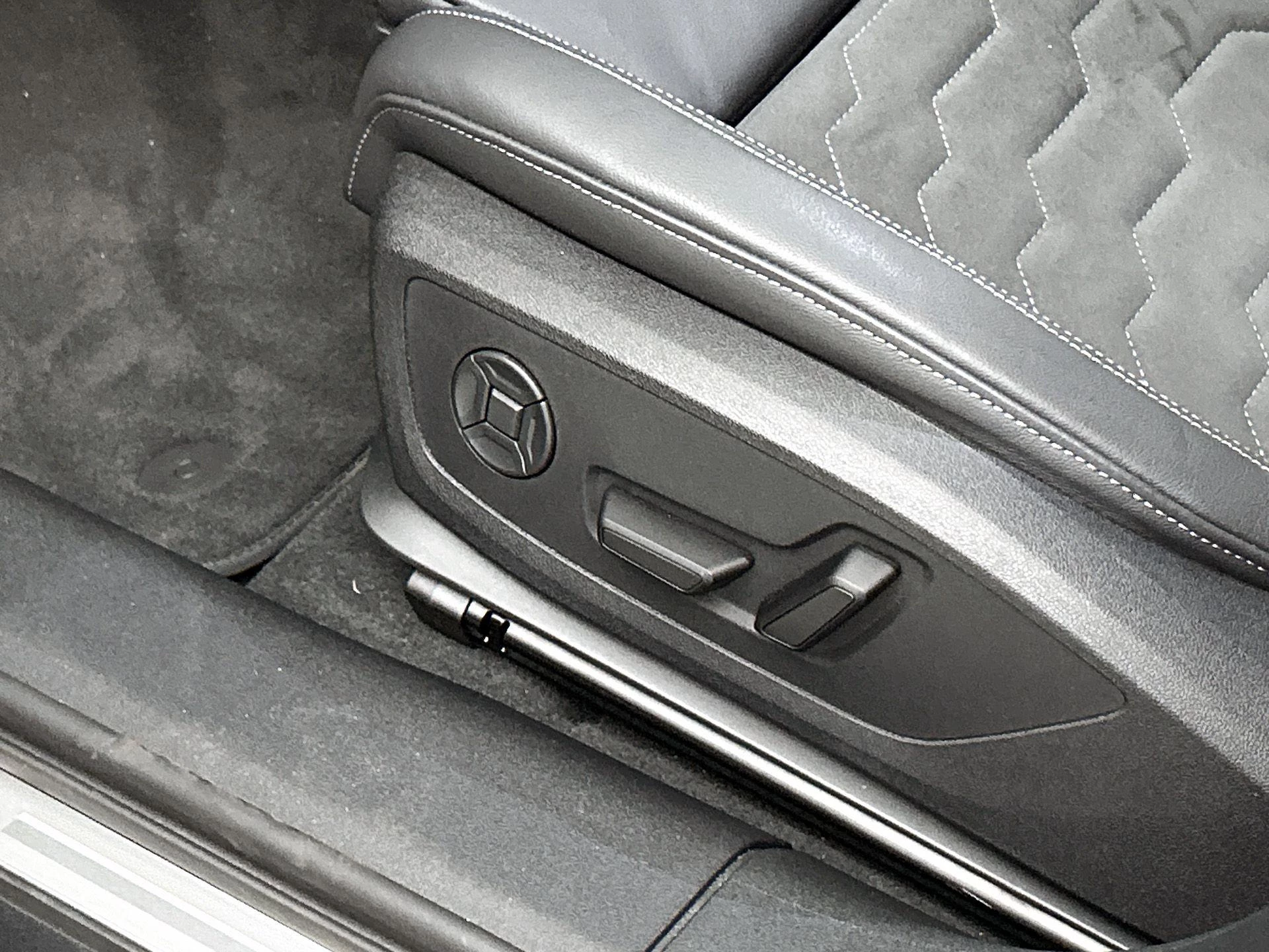 Audi-A6 Avant e-tron-image-21