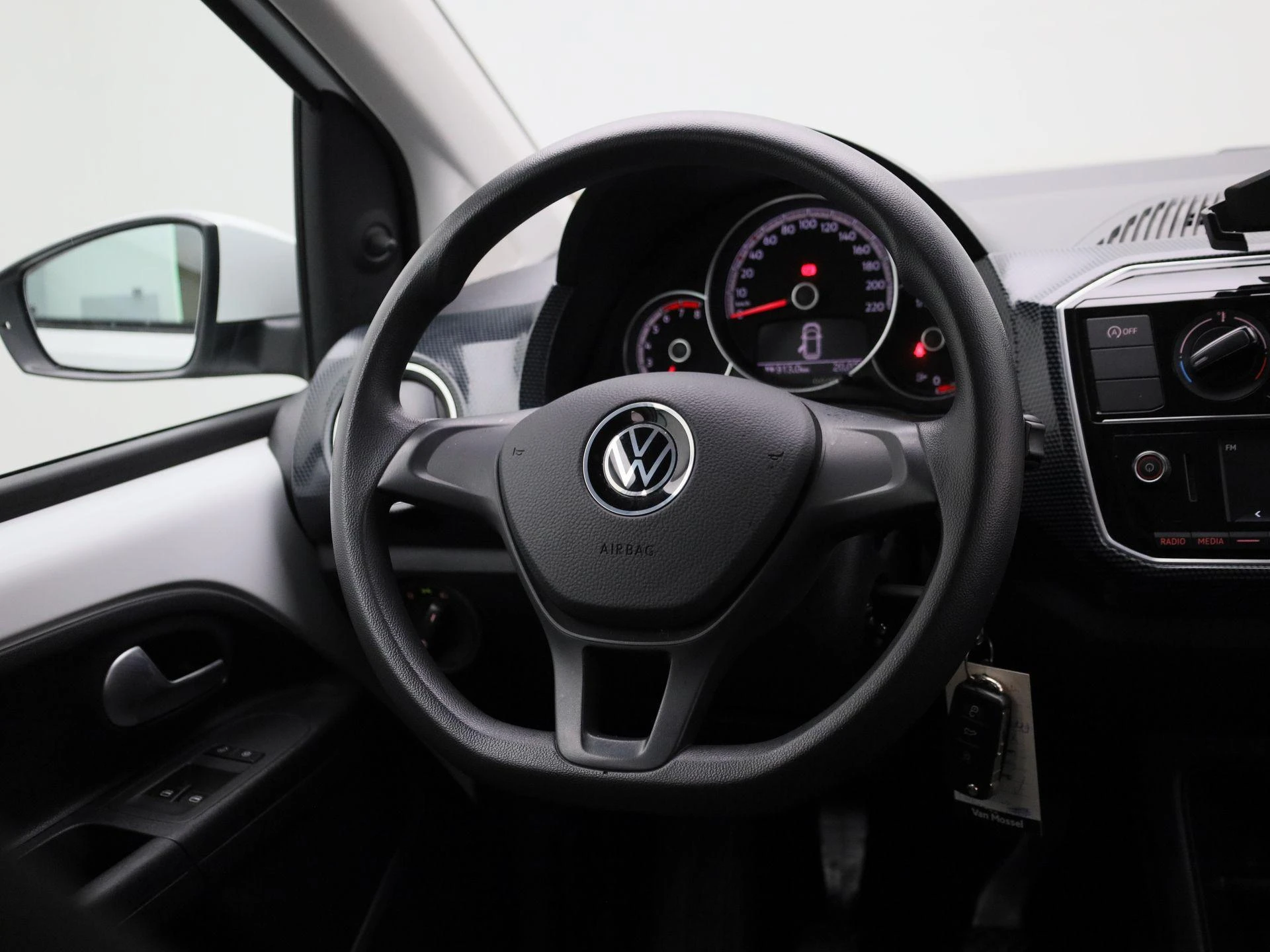Volkswagen-up!-image-8