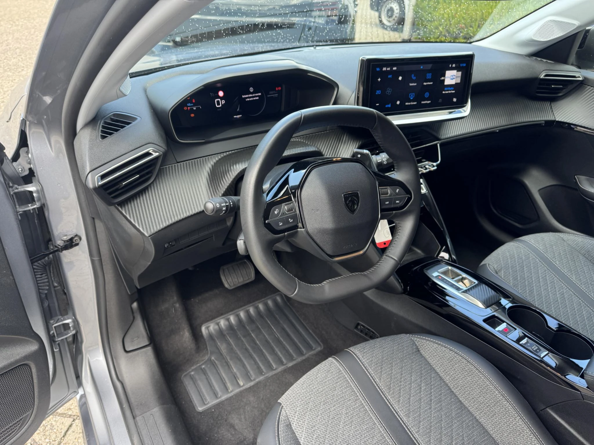 Peugeot-208-image-12