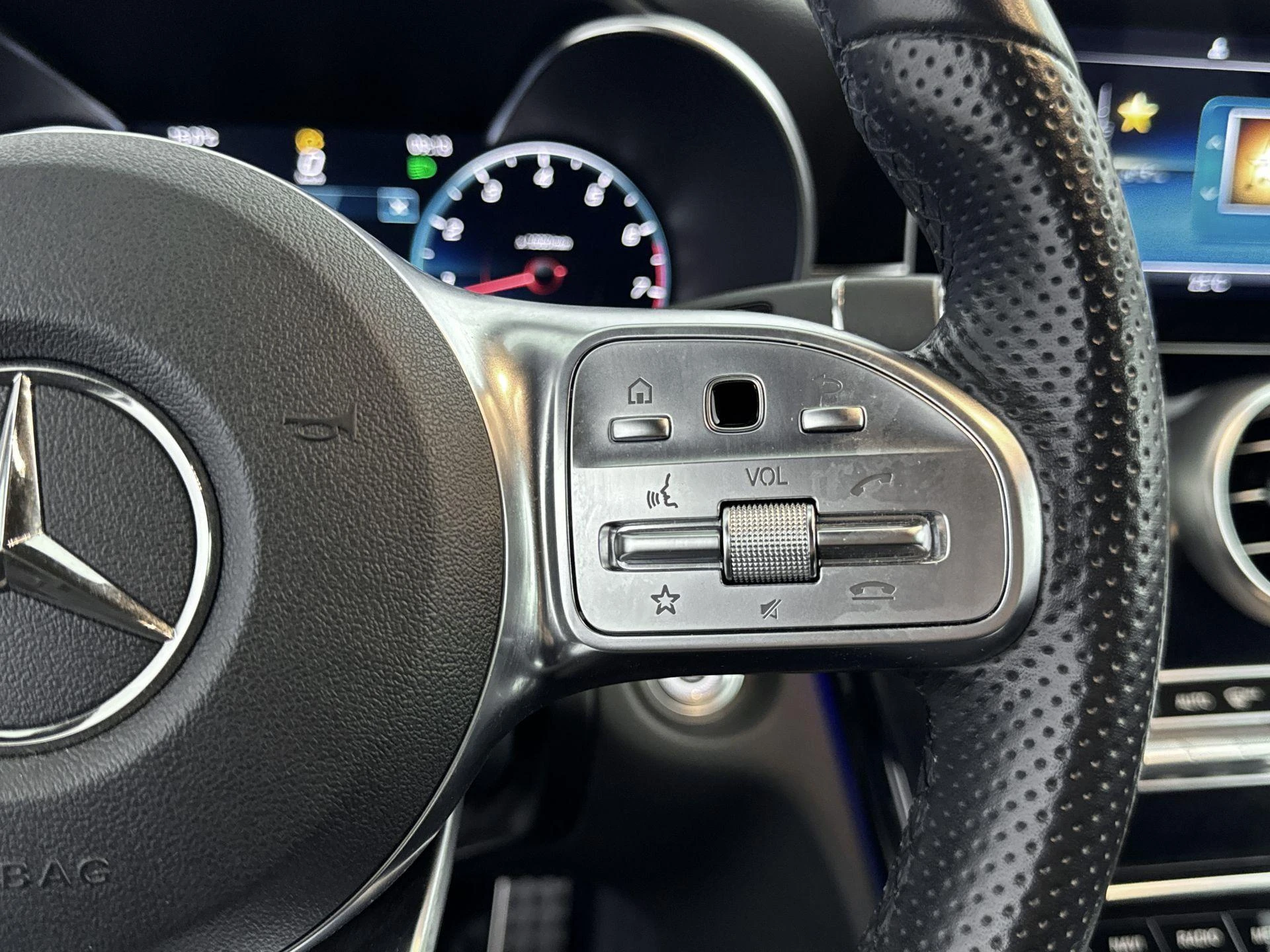 Mercedes-Benz-C-Klasse-image-15