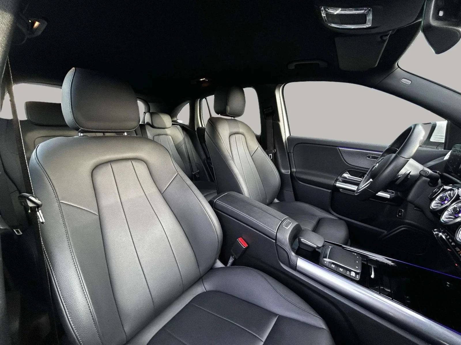 Mercedes-Benz-EQA-image-12