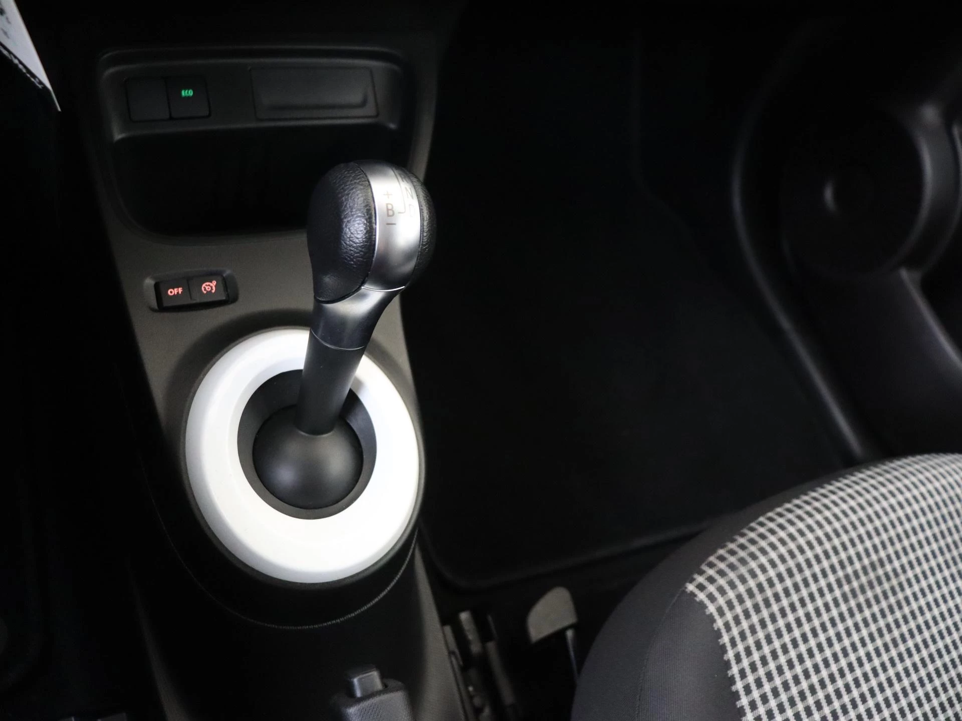 Renault-Twingo-image-18