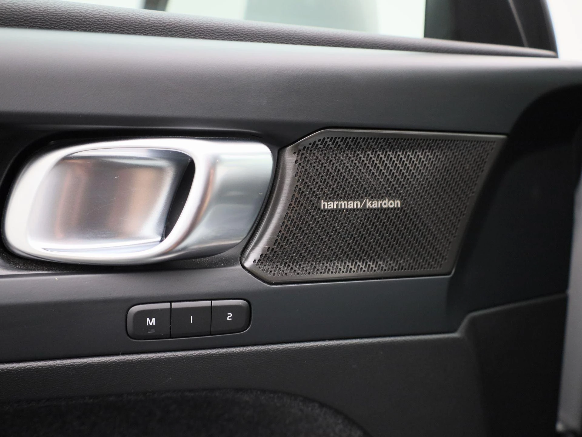 Volvo-XC40-image-24