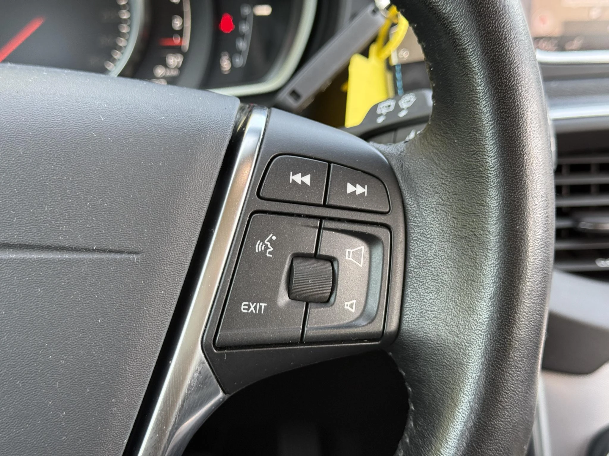 Volvo-V40-image-17