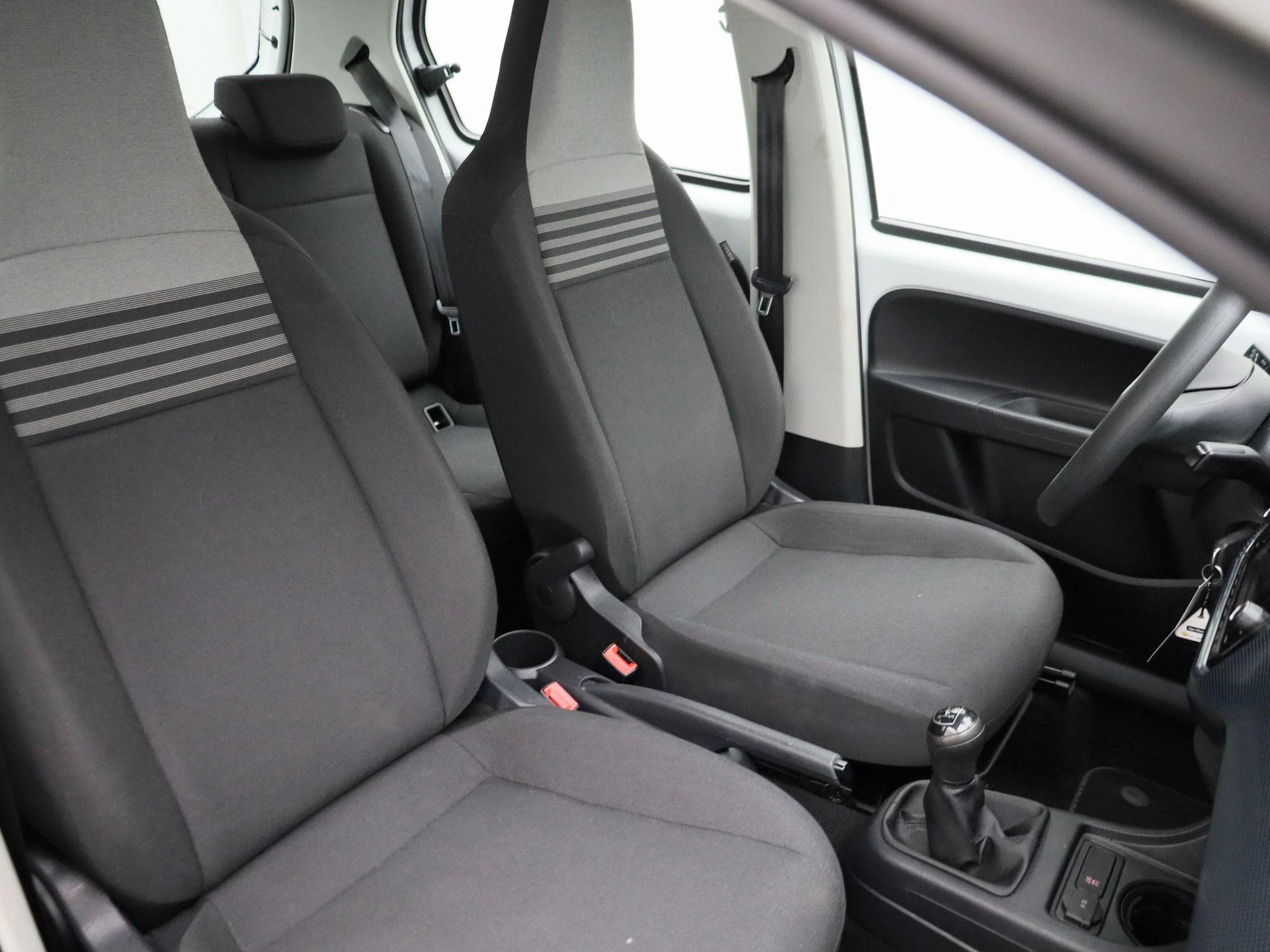 Volkswagen-up!-image-25