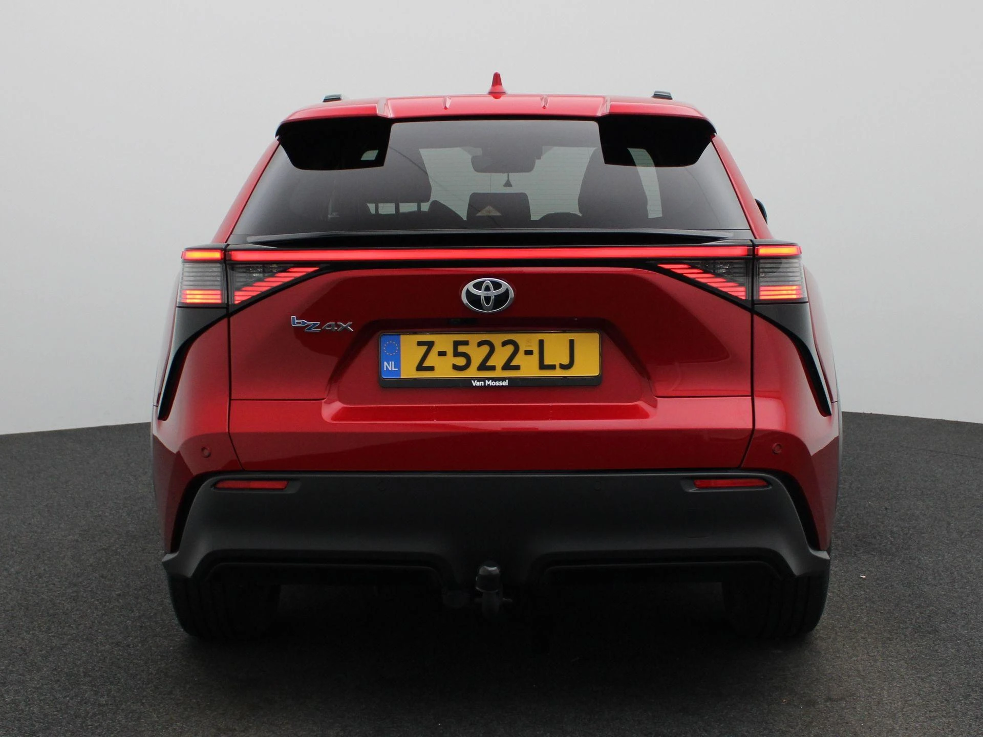 Toyota-bZ4X-image-4