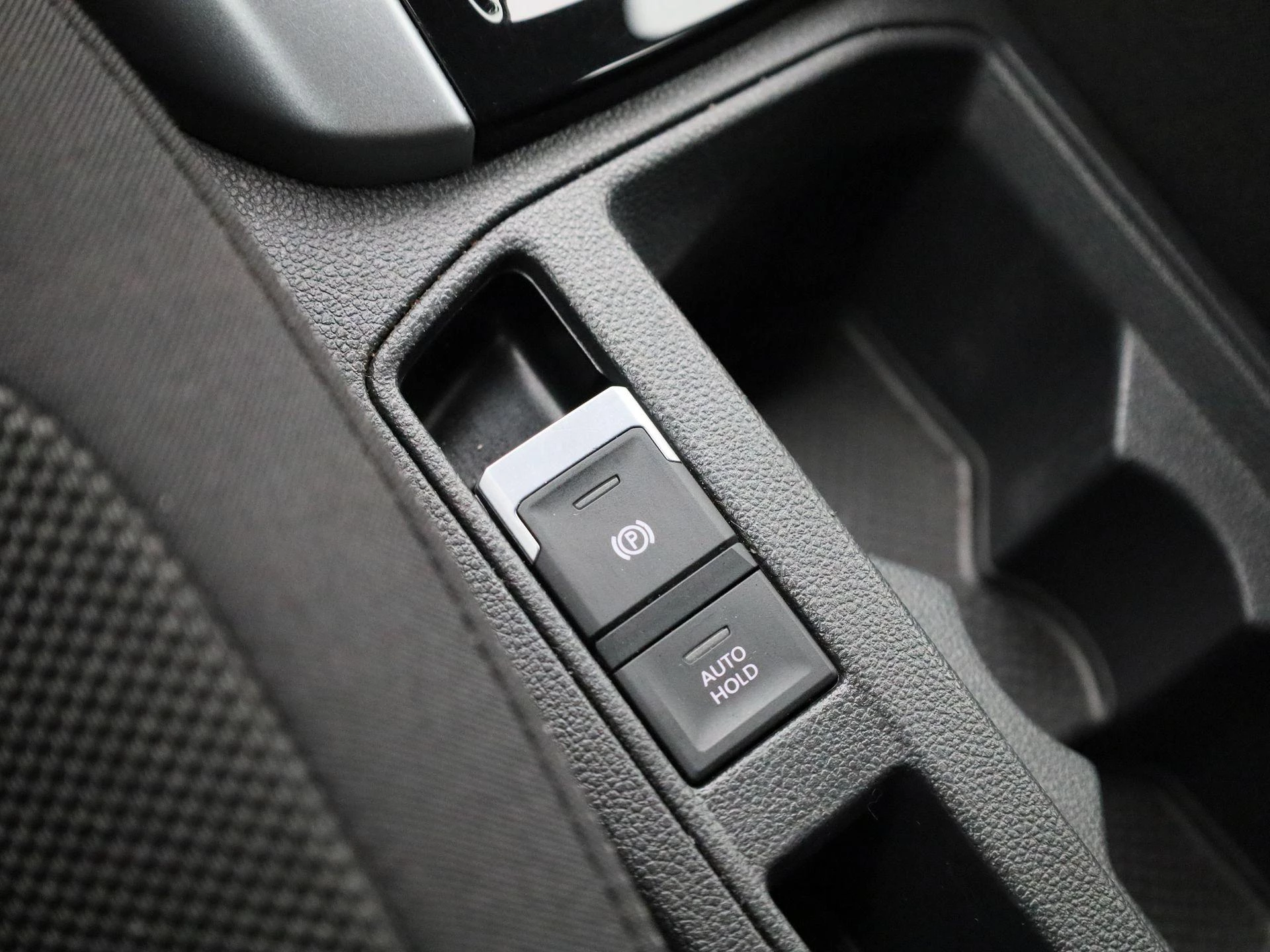 Volkswagen-T-Roc-image-17