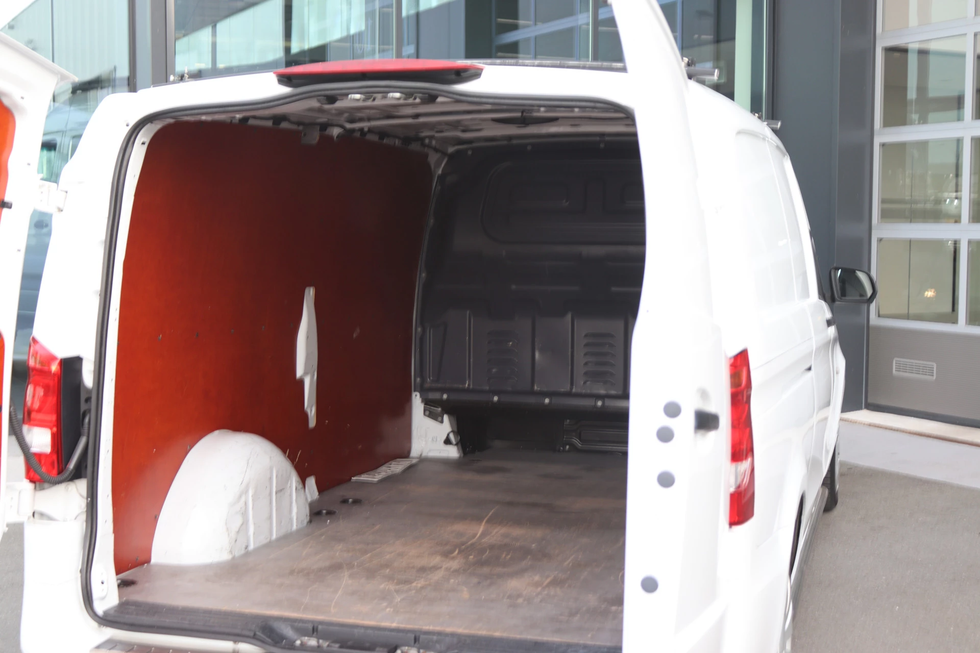 Mercedes-Benz-Vito-image-2