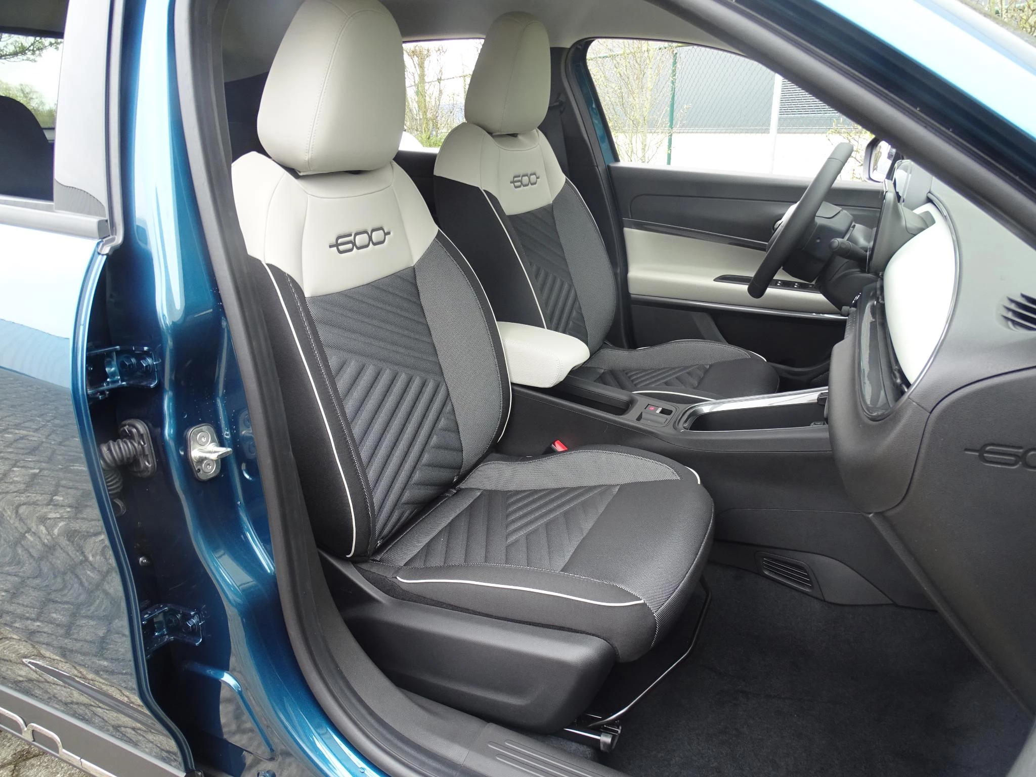 Fiat 600 1.2 Hybrid 145cv DCT La Prima