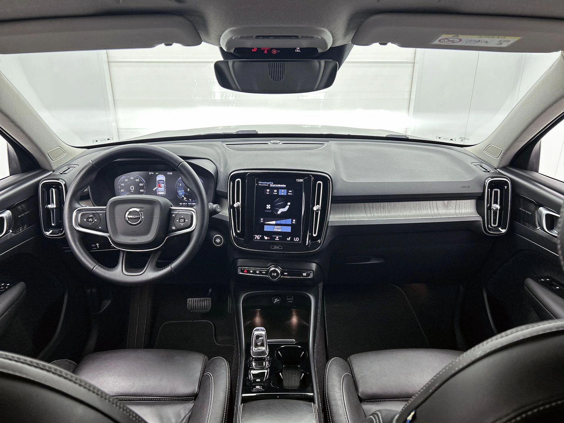Volvo-XC40-image-21