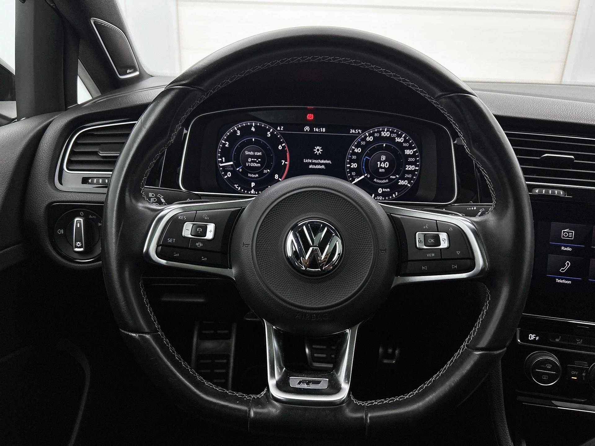 Volkswagen-Golf-image-32