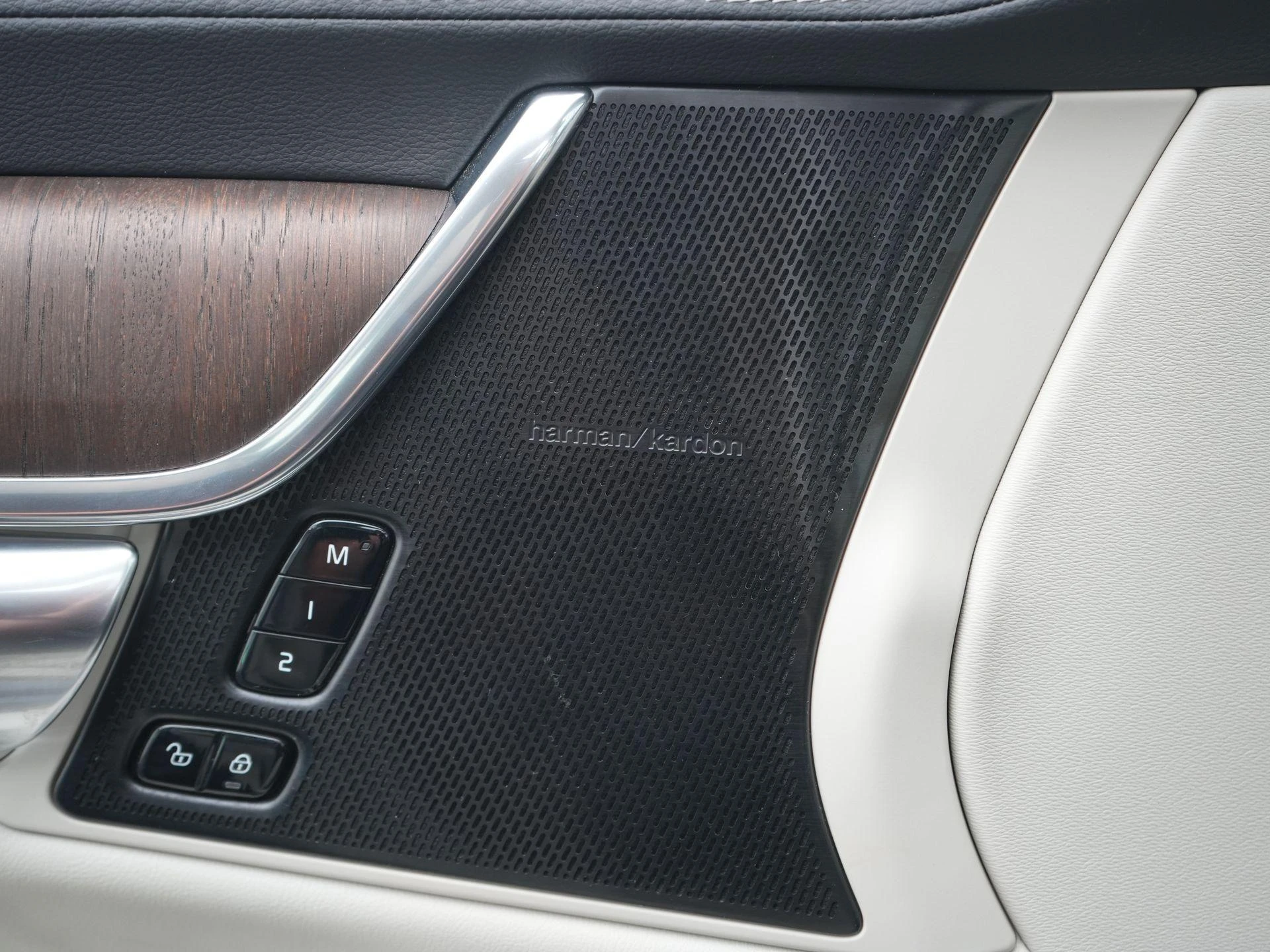 Volvo-S90-image-32