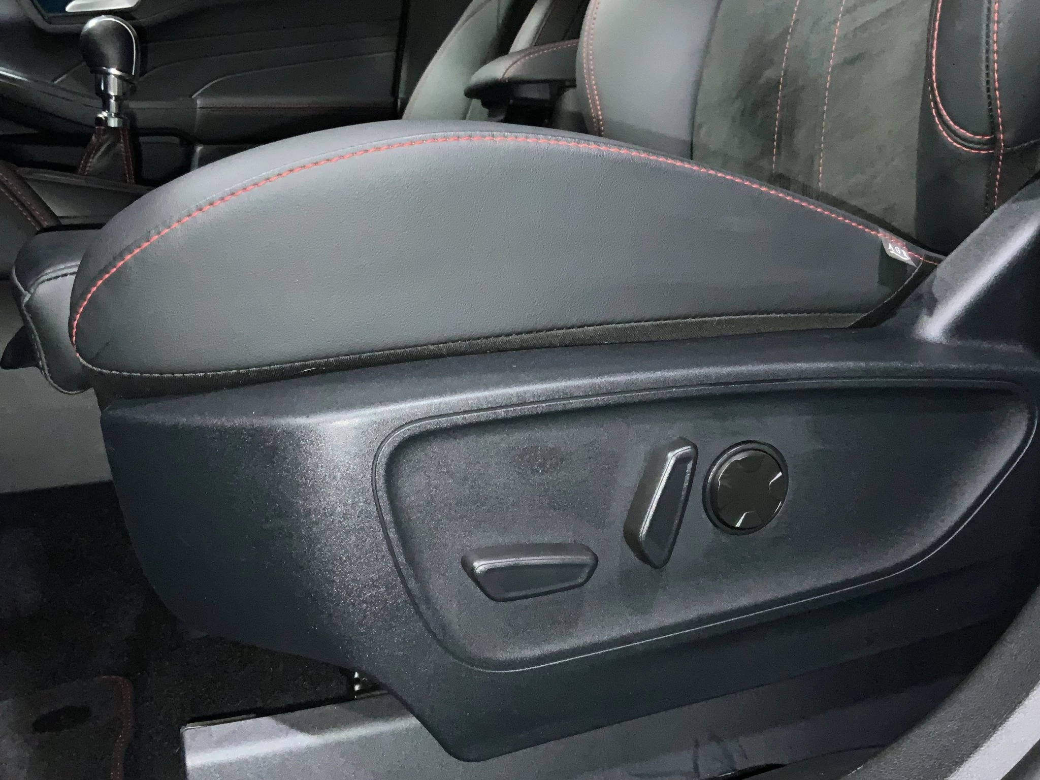 Ford Kuga ST-Line X*PANO*AHK*LED-MATRIX*360GRAD*ACC*NAVI*SOUND-SYS.