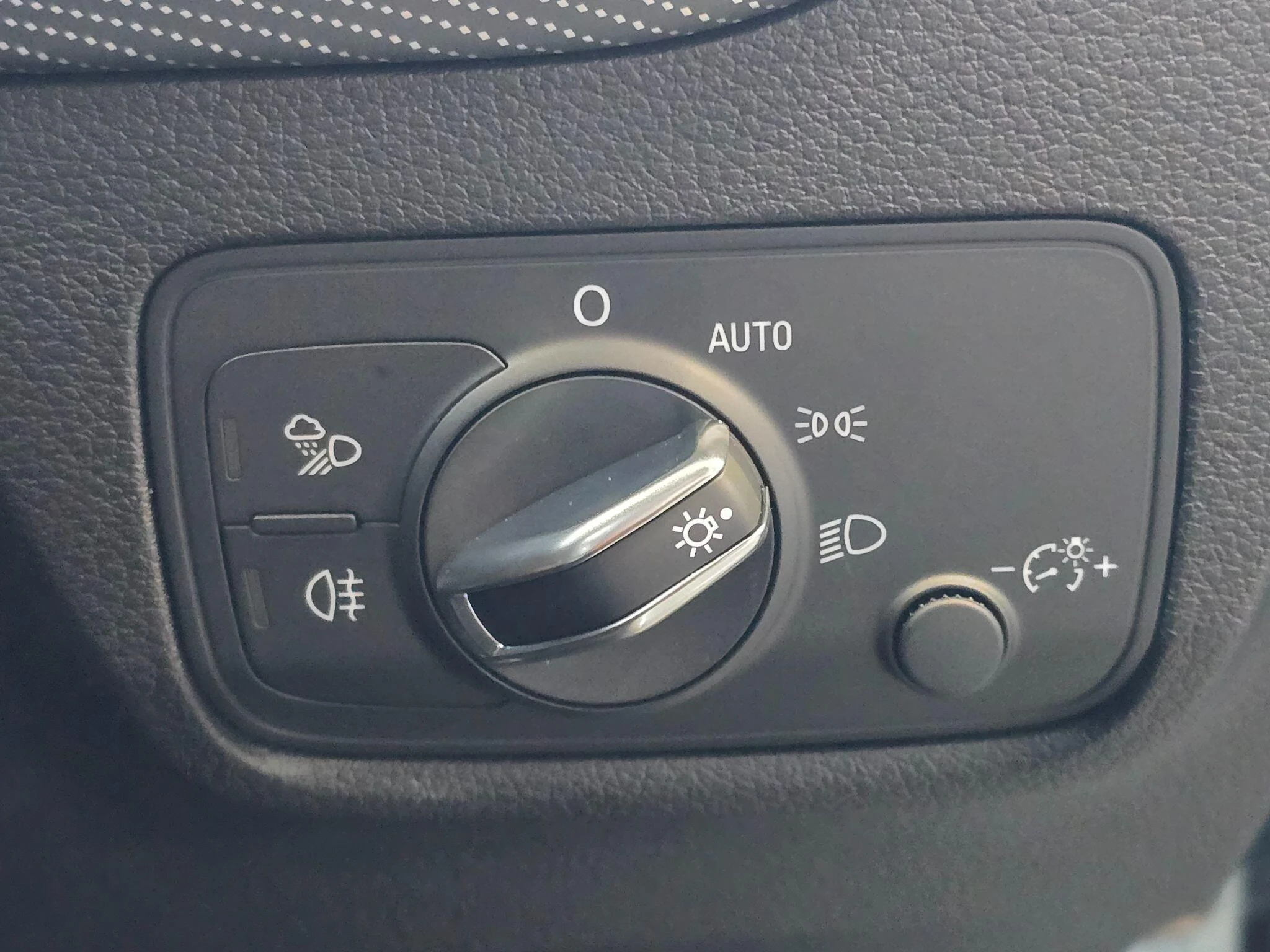 Audi-SQ2-image-25