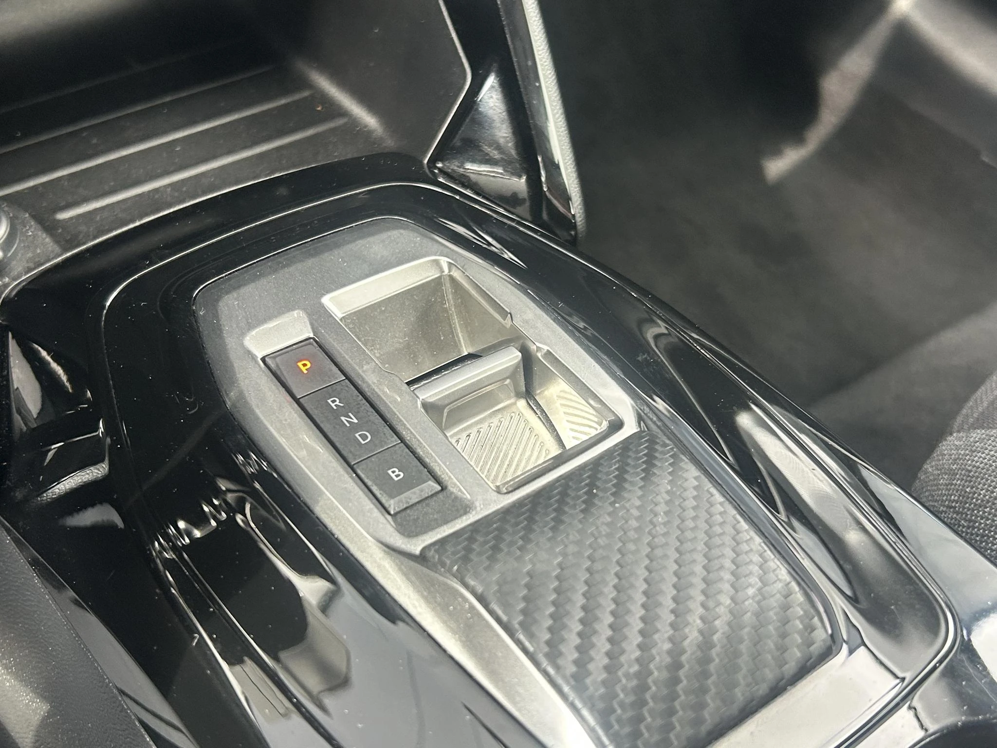 Peugeot-e-208-image-16