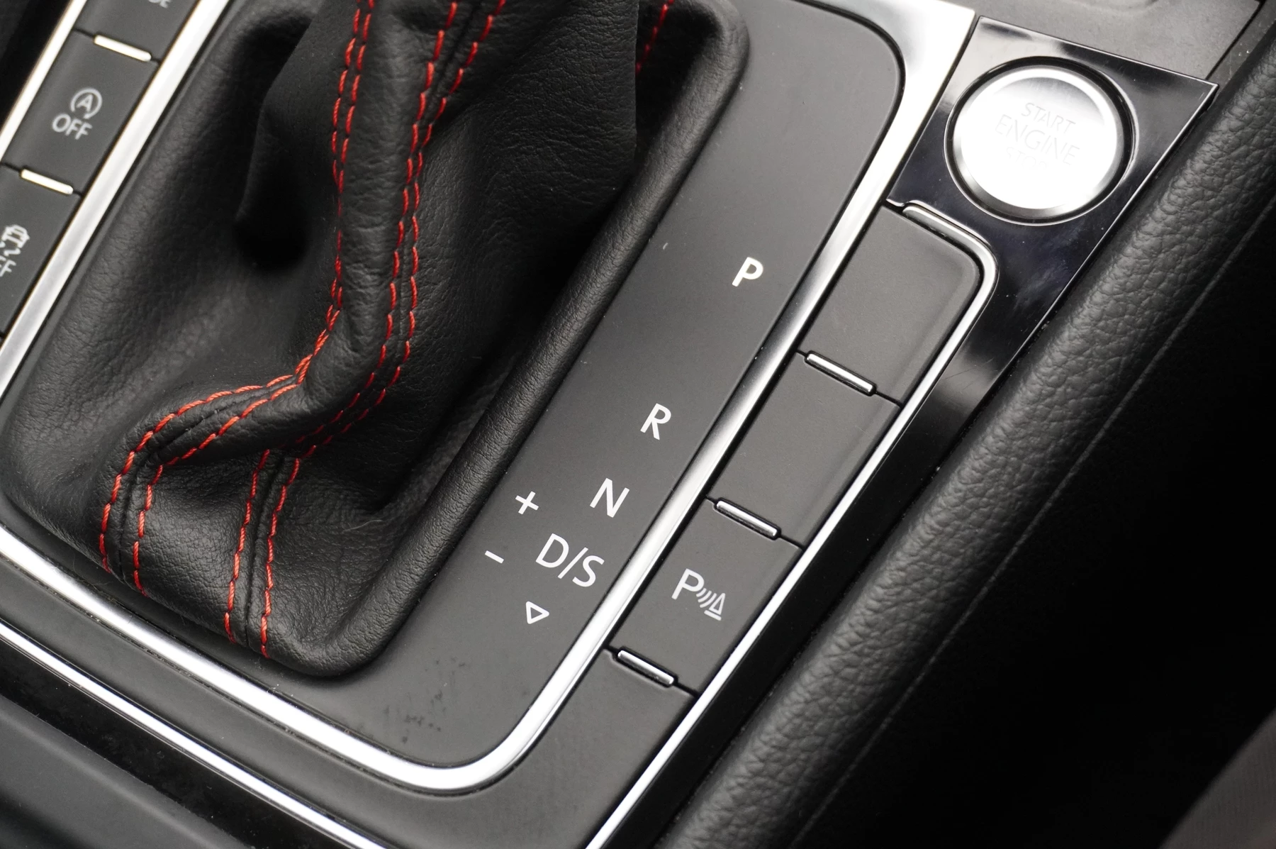 Volkswagen-Golf-image-36