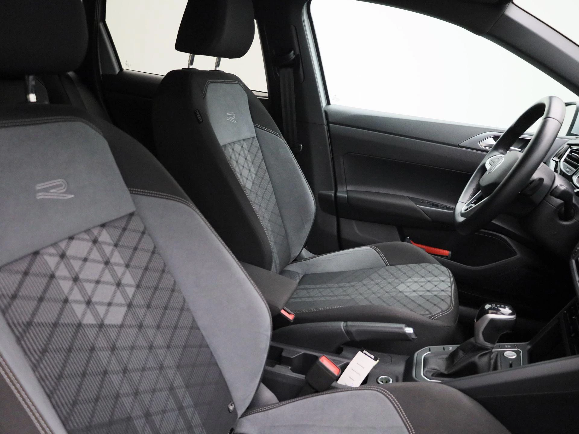 Volkswagen-Polo-image-32