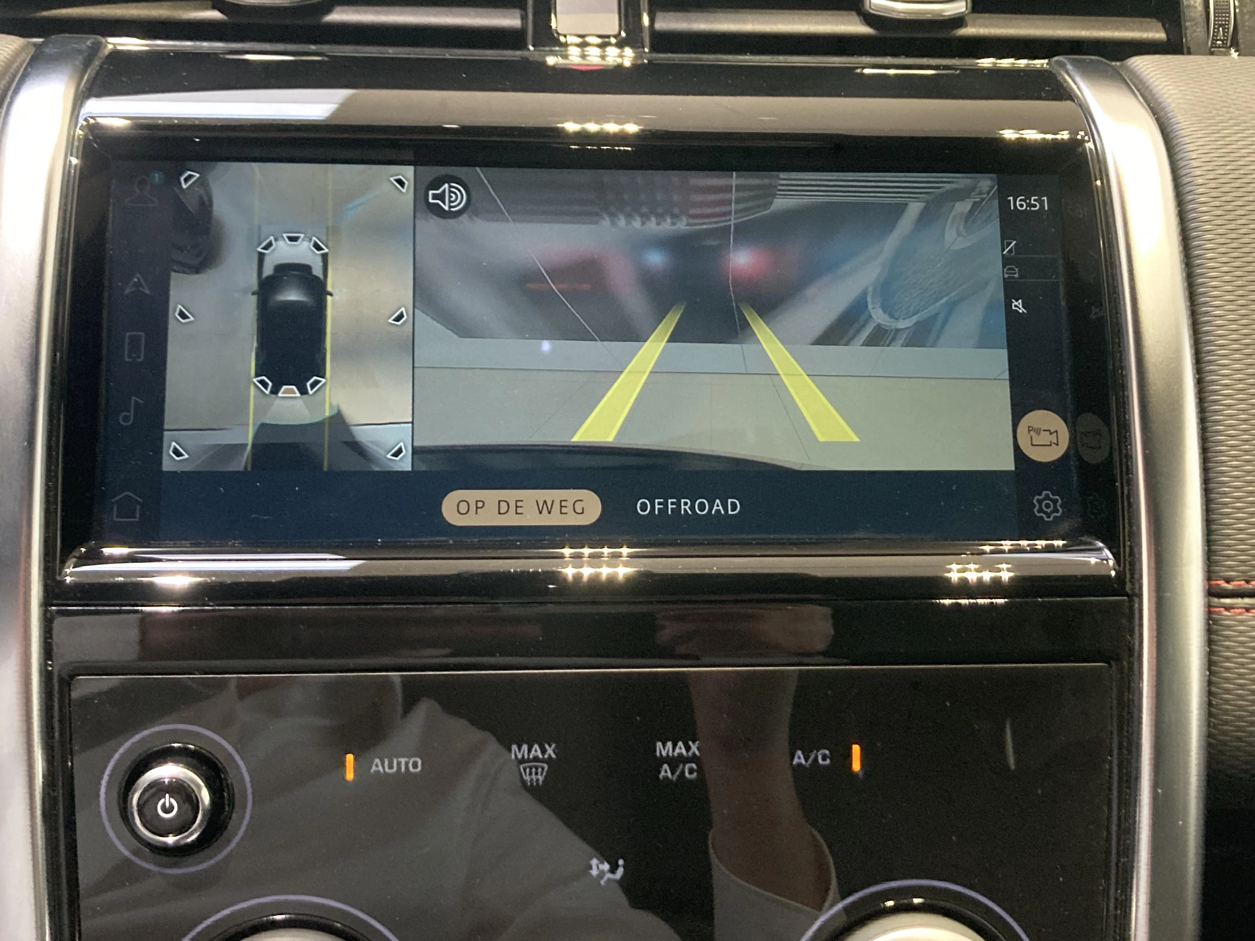 Land Rover-Discovery Sport-image-15